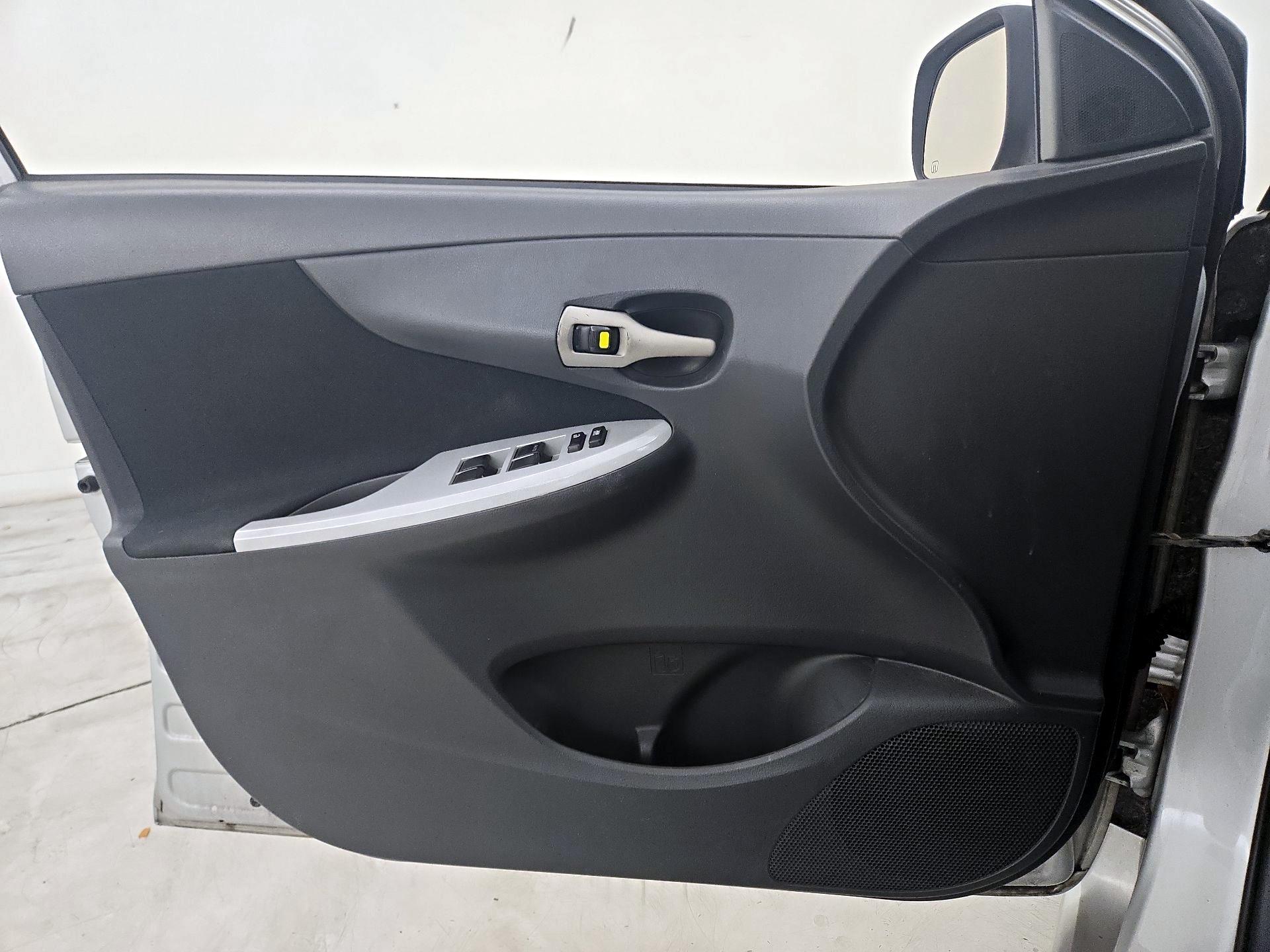 Thumbnail: 2013 Toyota Corolla - 12