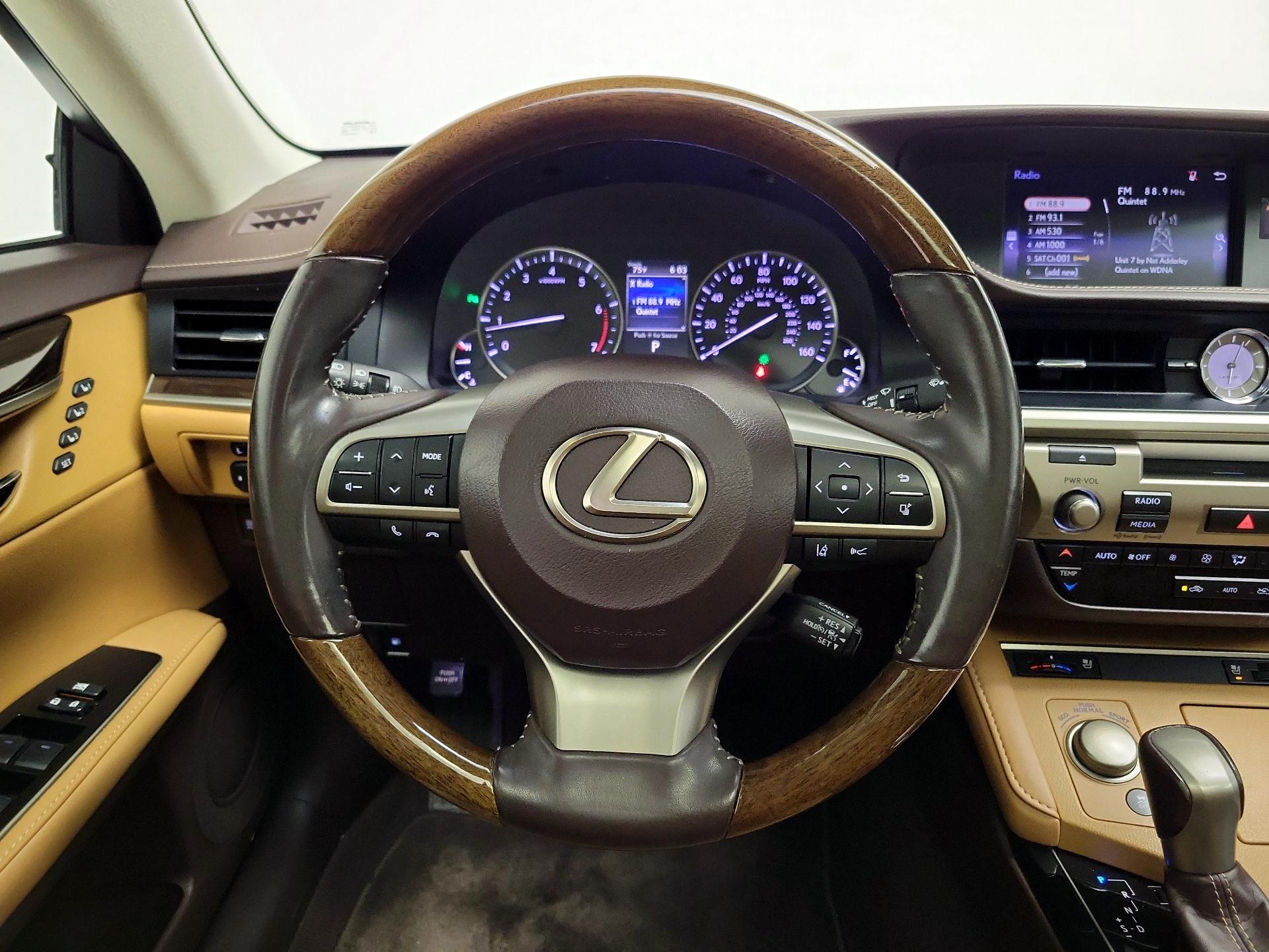 Thumbnail: 2018 Lexus ES - 10