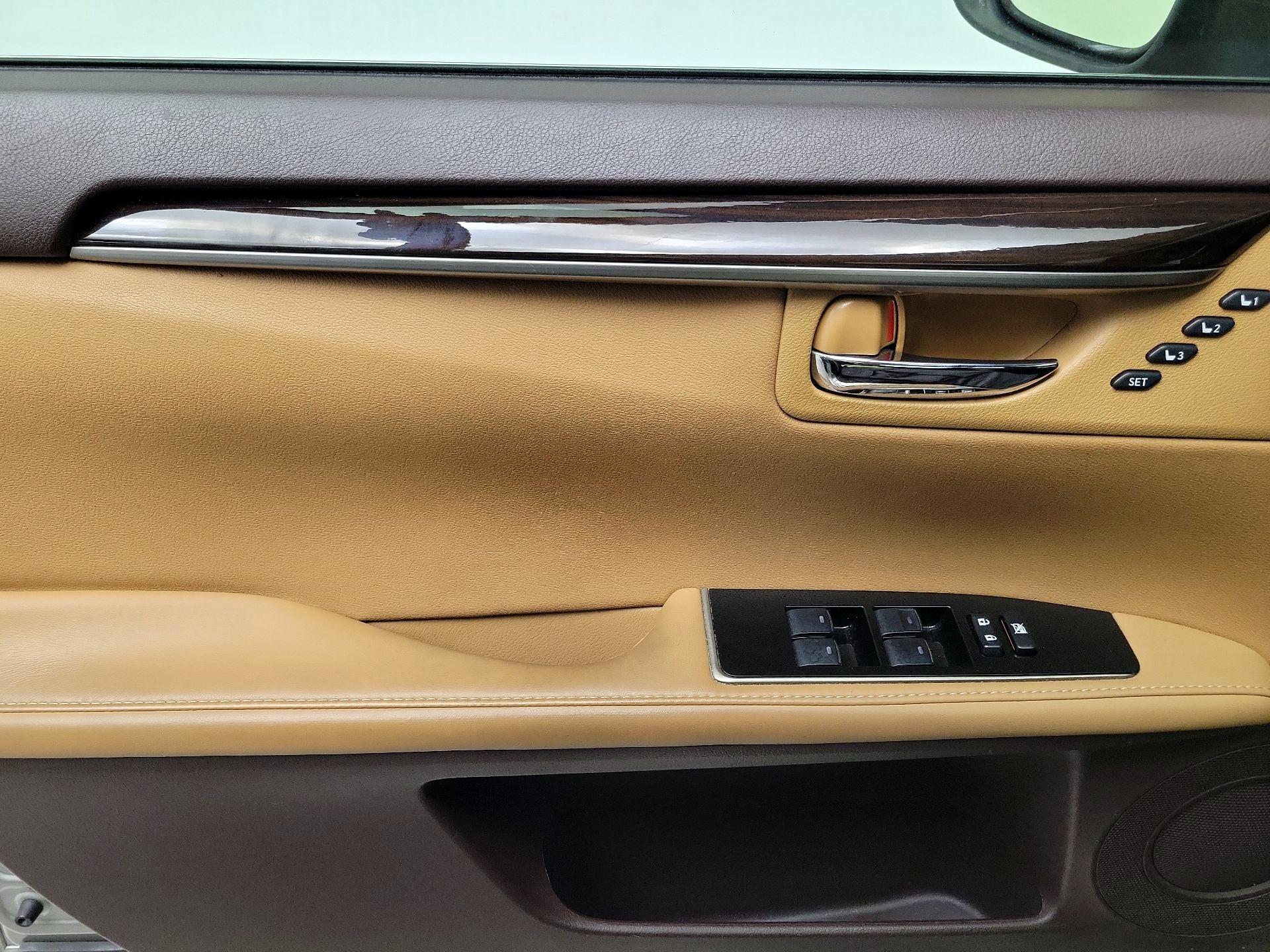 Thumbnail: 2018 Lexus ES - 12