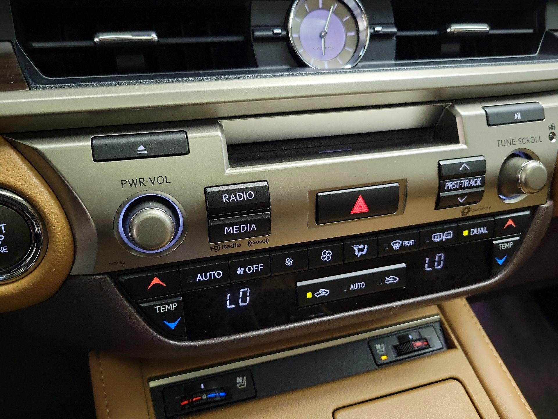 Thumbnail: 2018 Lexus ES - 16