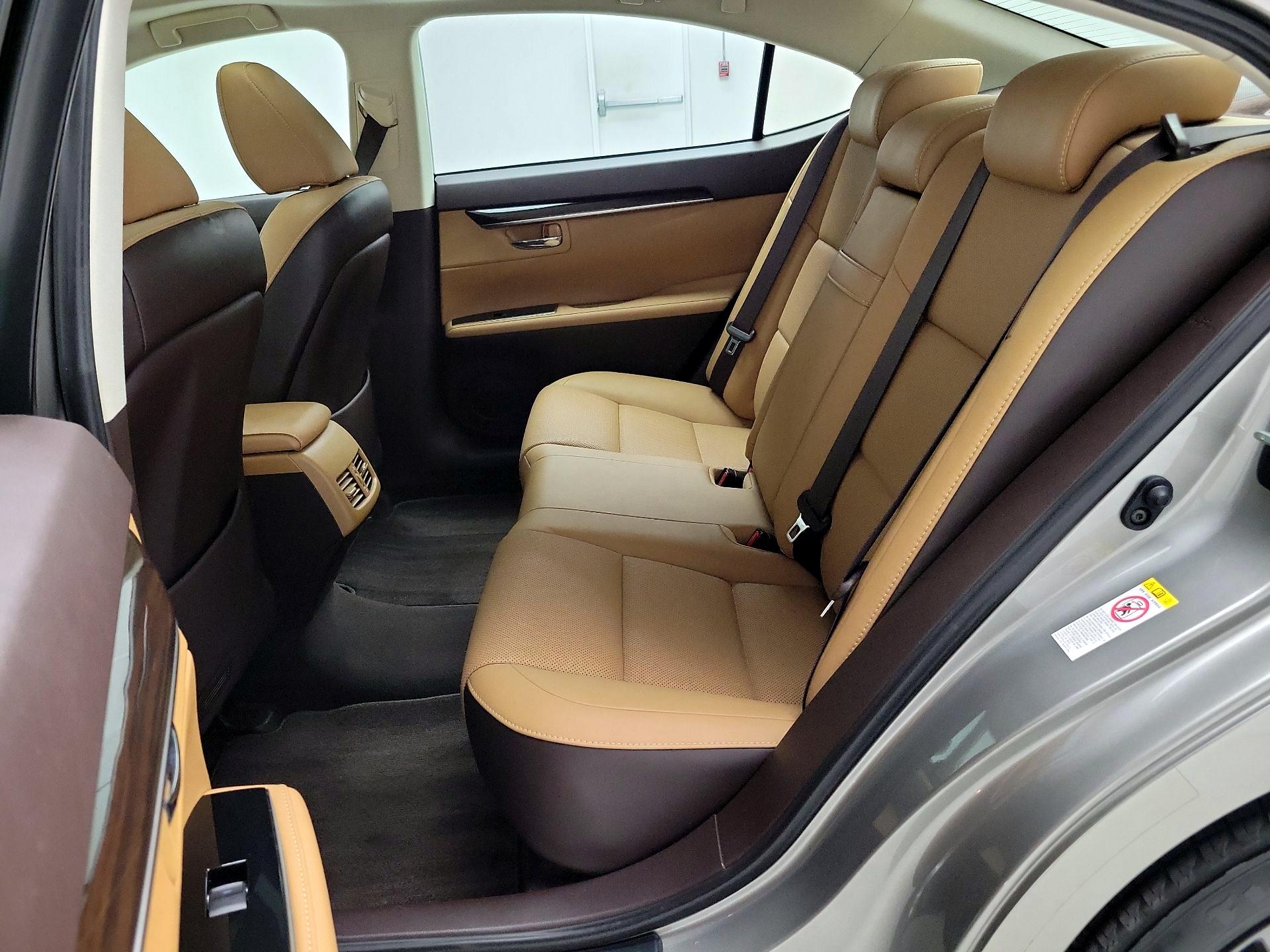 Thumbnail: 2018 Lexus ES - 19