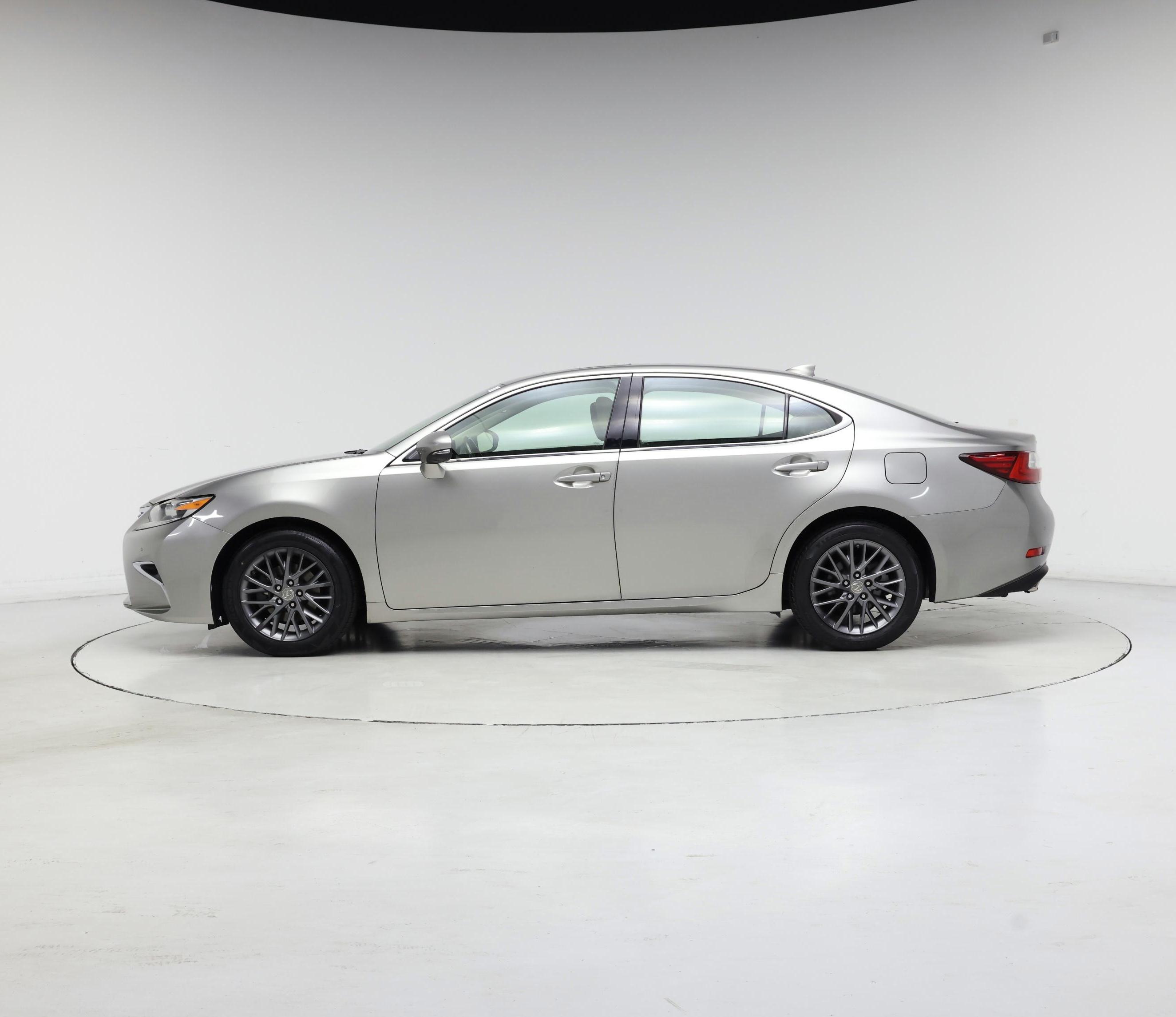 Thumbnail: 2018 Lexus ES - 3