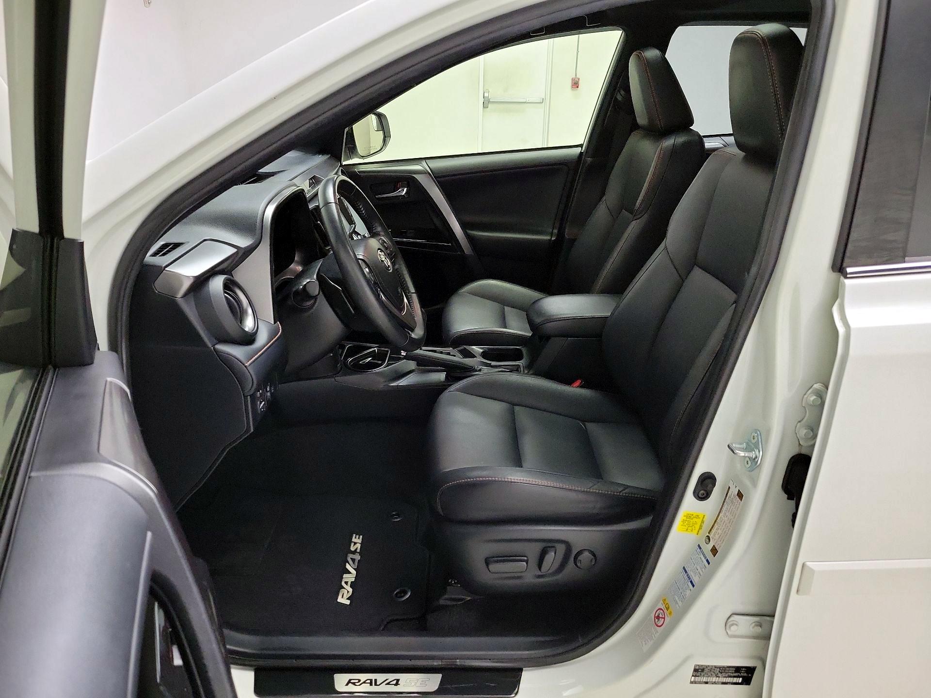 Thumbnail: 2018 Toyota RAV4 - 11
