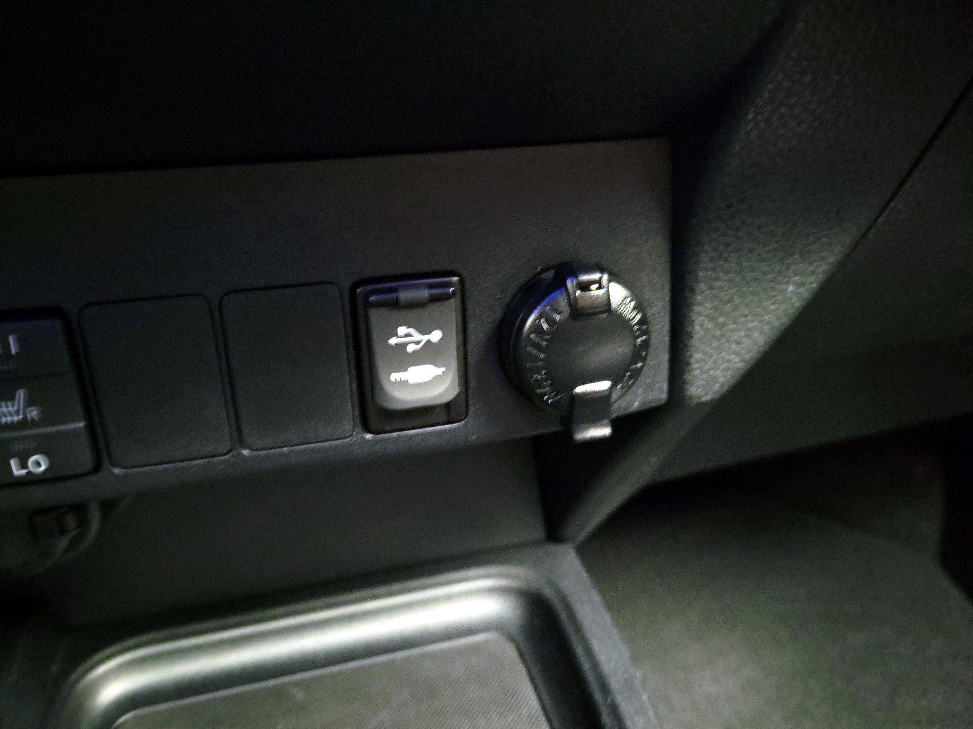 Thumbnail: 2018 Toyota RAV4 - 18
