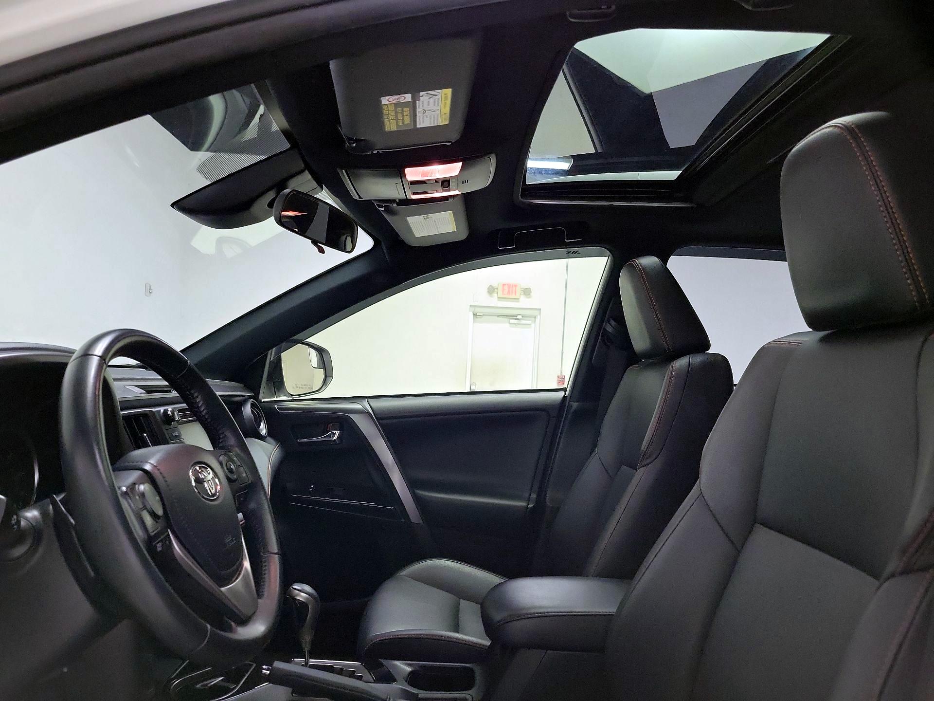 Thumbnail: 2018 Toyota RAV4 - 19