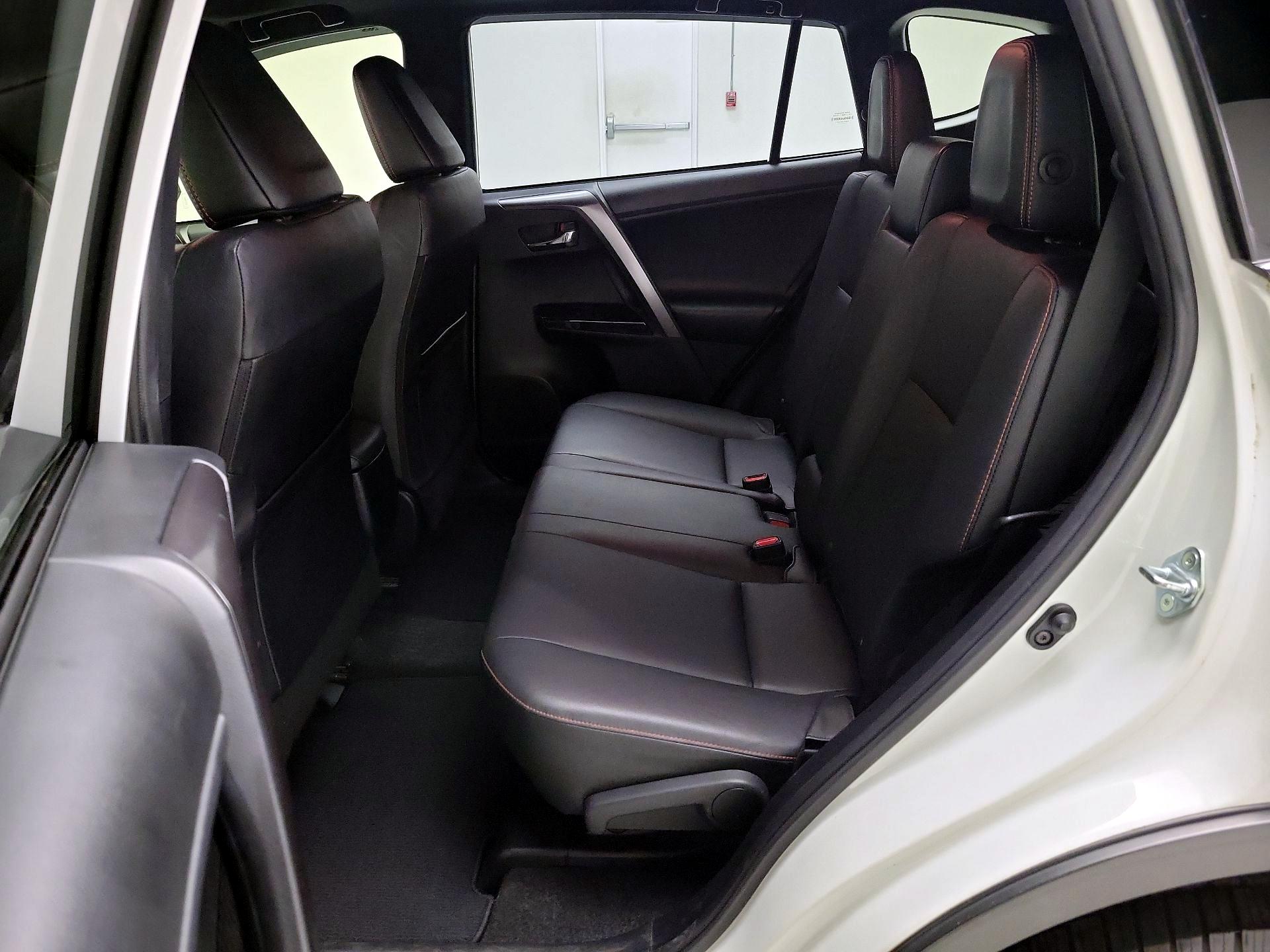 Thumbnail: 2018 Toyota RAV4 - 20