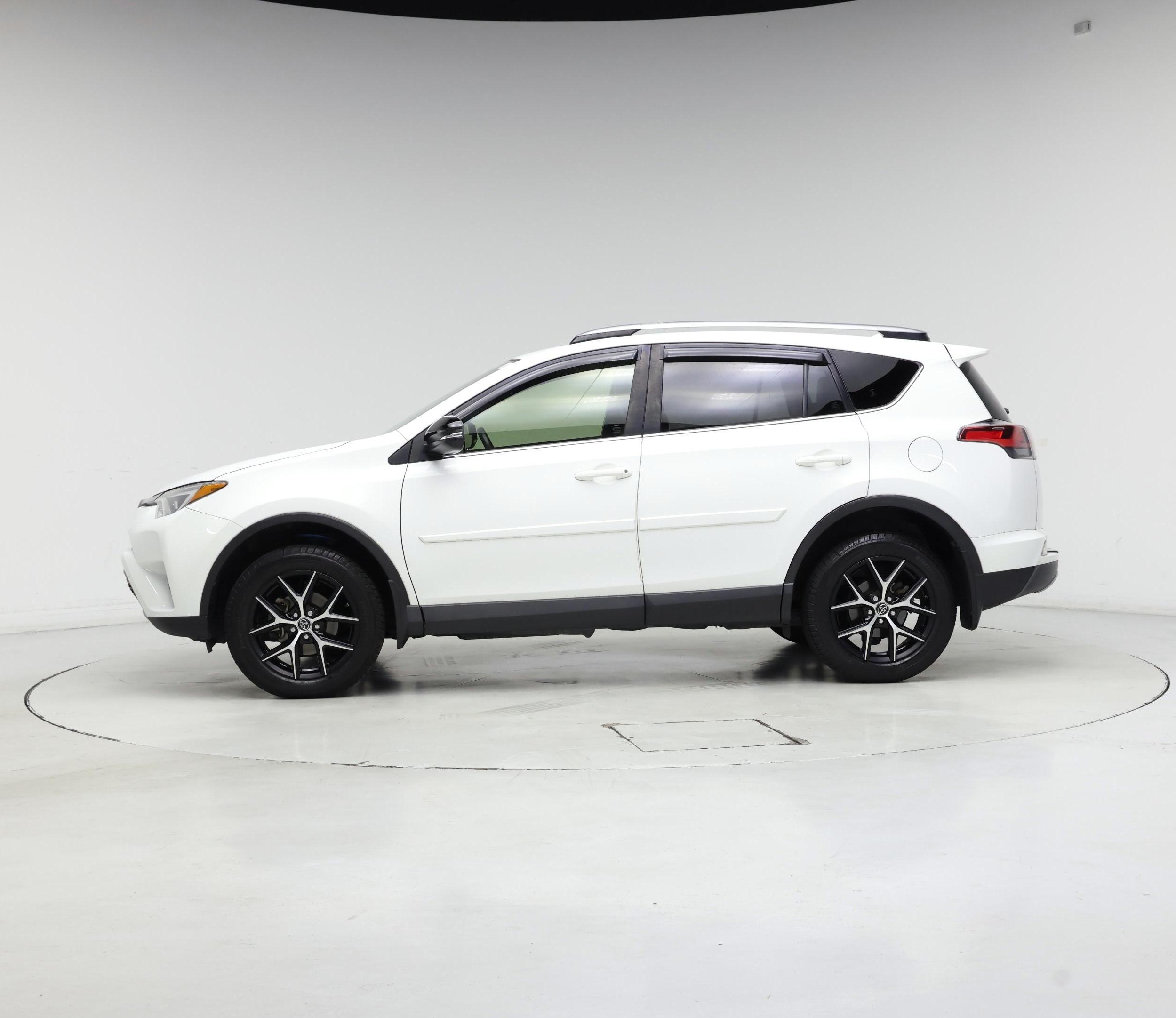 Thumbnail: 2018 Toyota RAV4 - 3