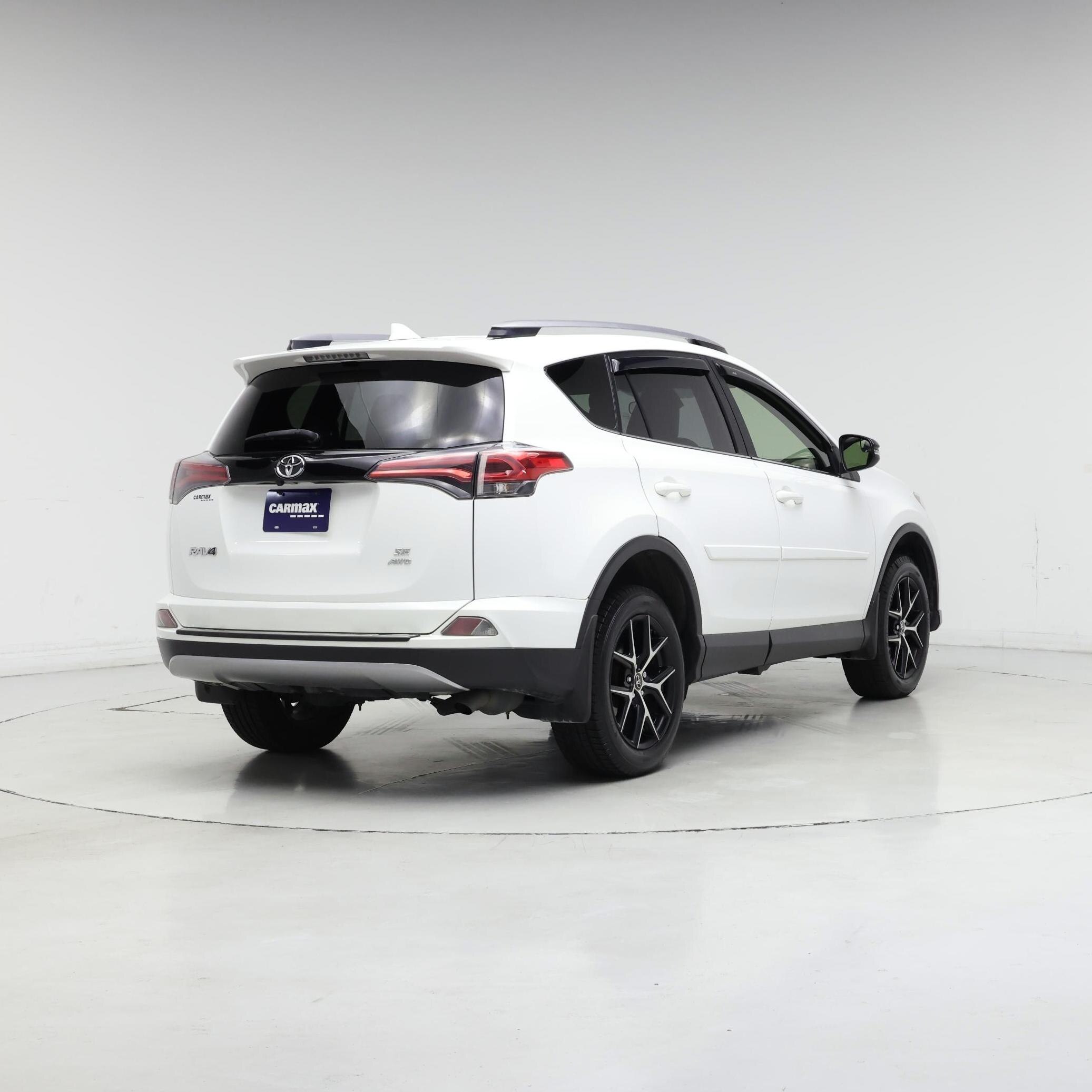 Thumbnail: 2018 Toyota RAV4 - 8