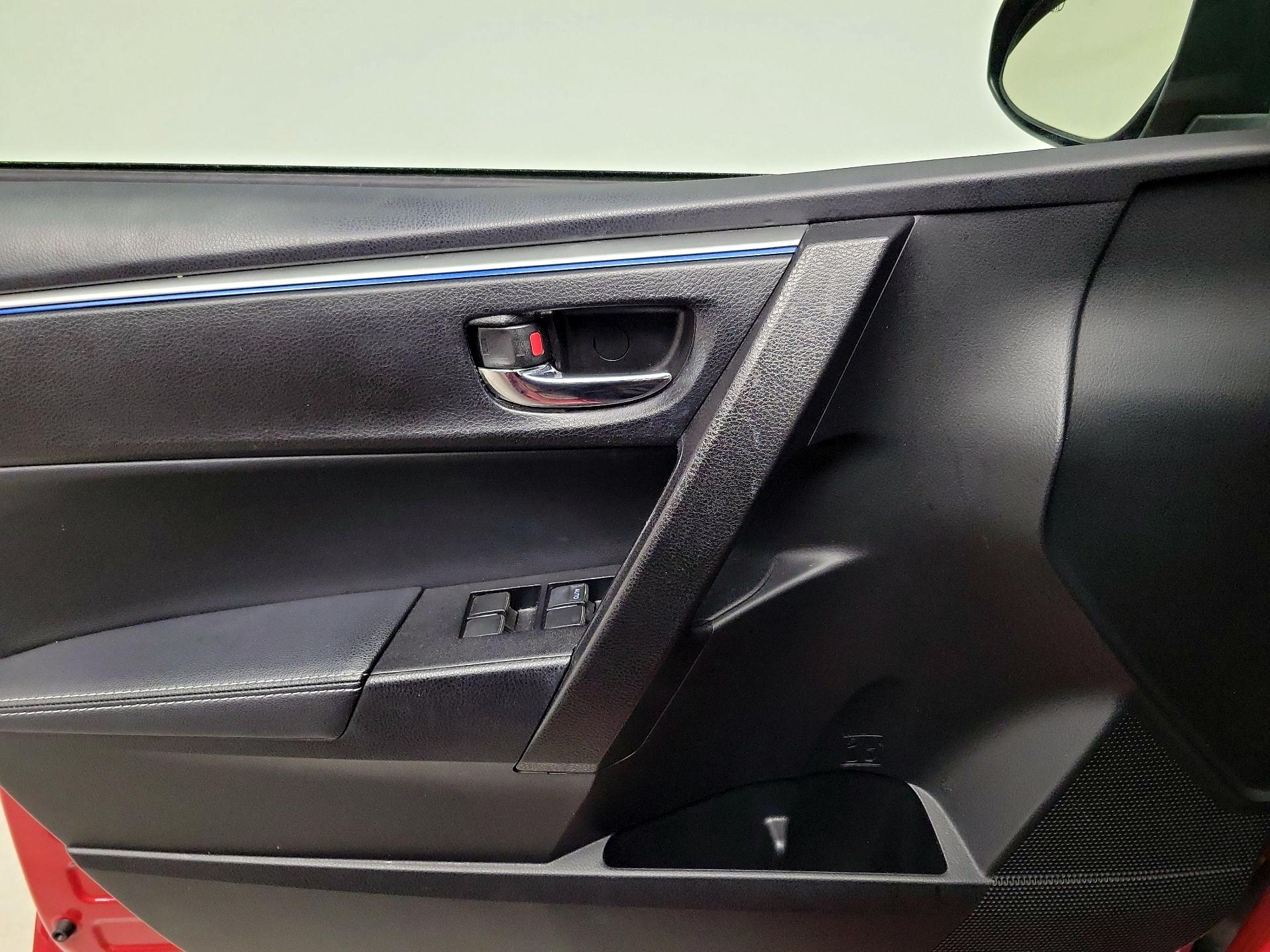 Thumbnail: 2015 Toyota Corolla - 12