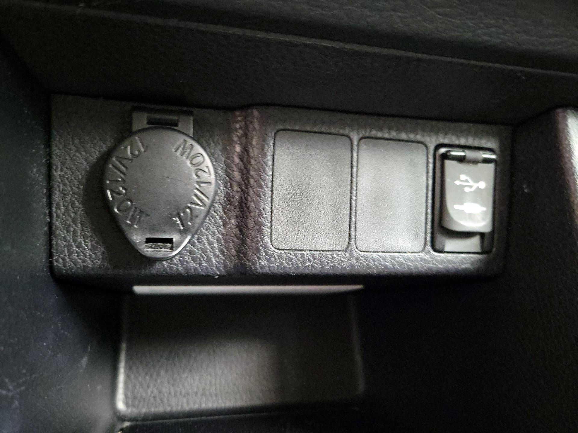 Thumbnail: 2015 Toyota Corolla - 18