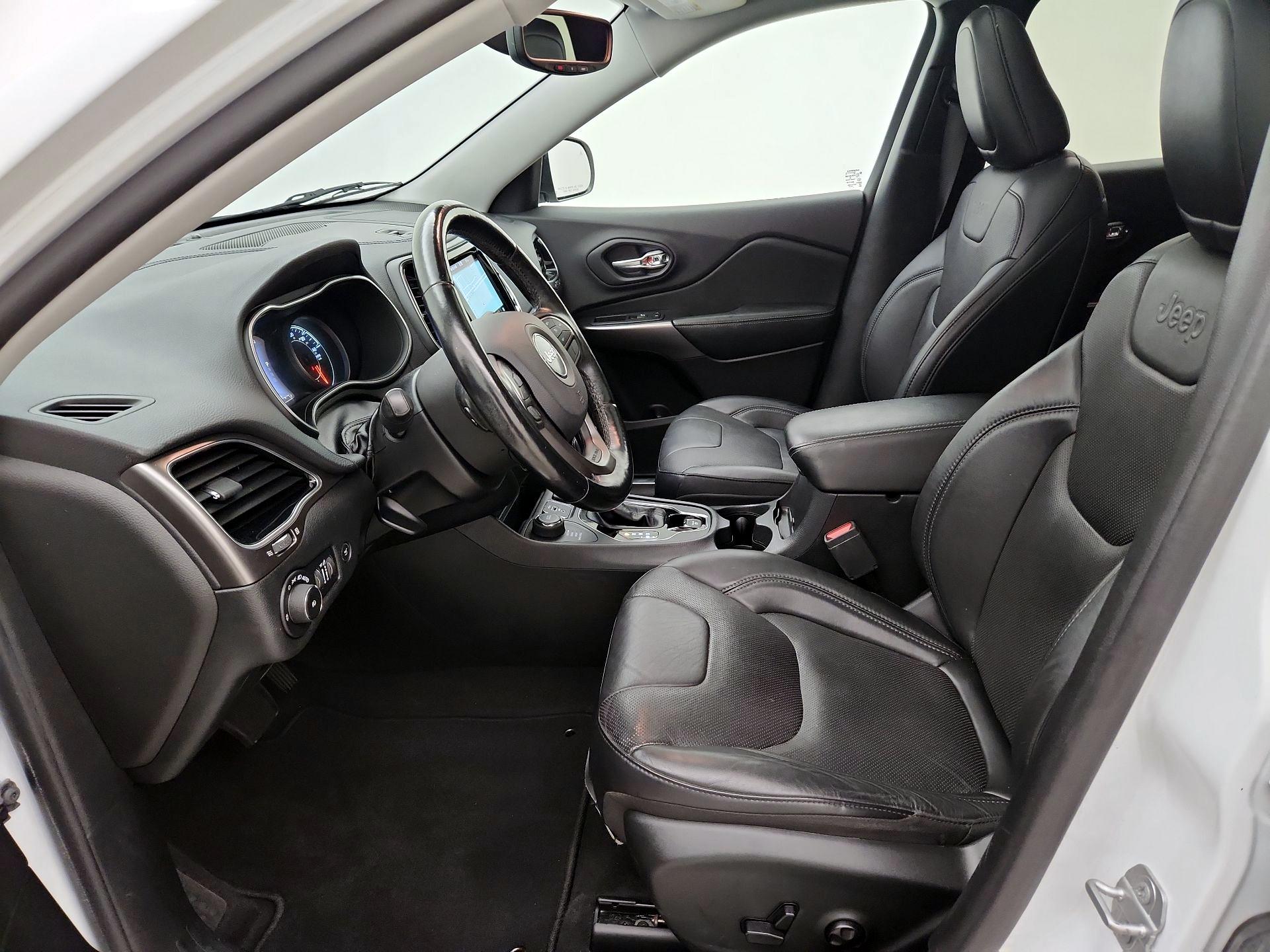 Thumbnail: 2020 Jeep Cherokee - 11