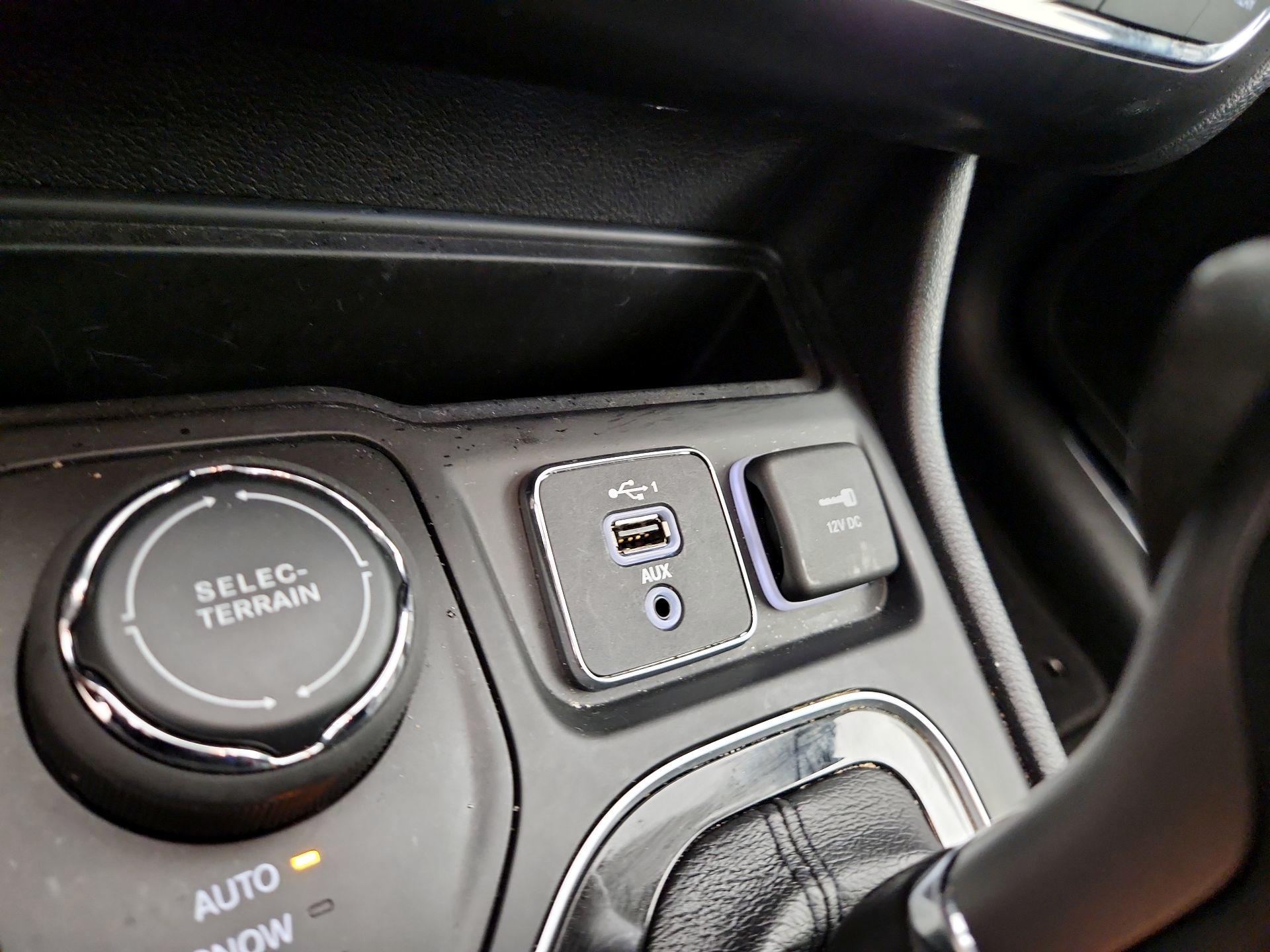 Thumbnail: 2020 Jeep Cherokee - 19