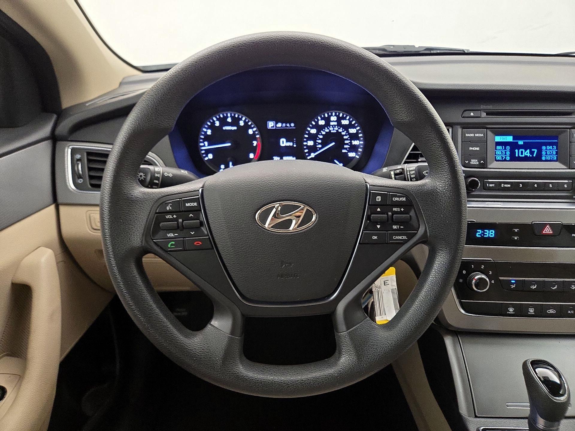 Thumbnail: 2015 Hyundai Sonata - 10