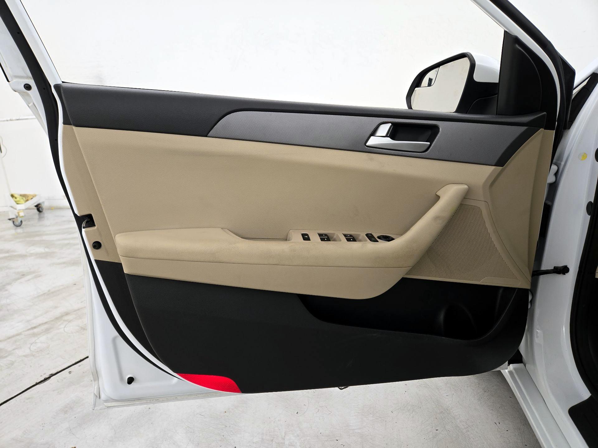 Thumbnail: 2015 Hyundai Sonata - 12