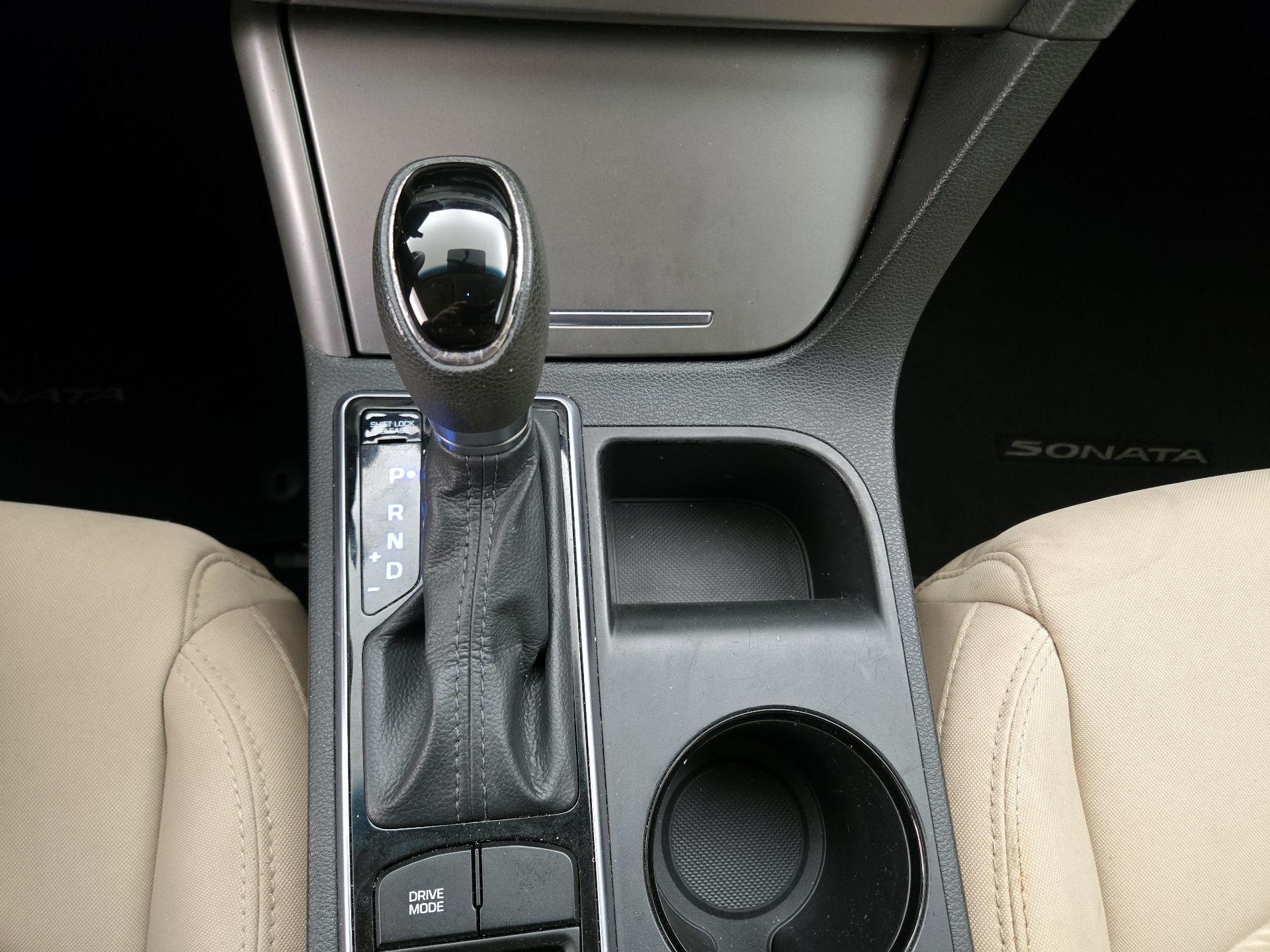 Thumbnail: 2015 Hyundai Sonata - 16