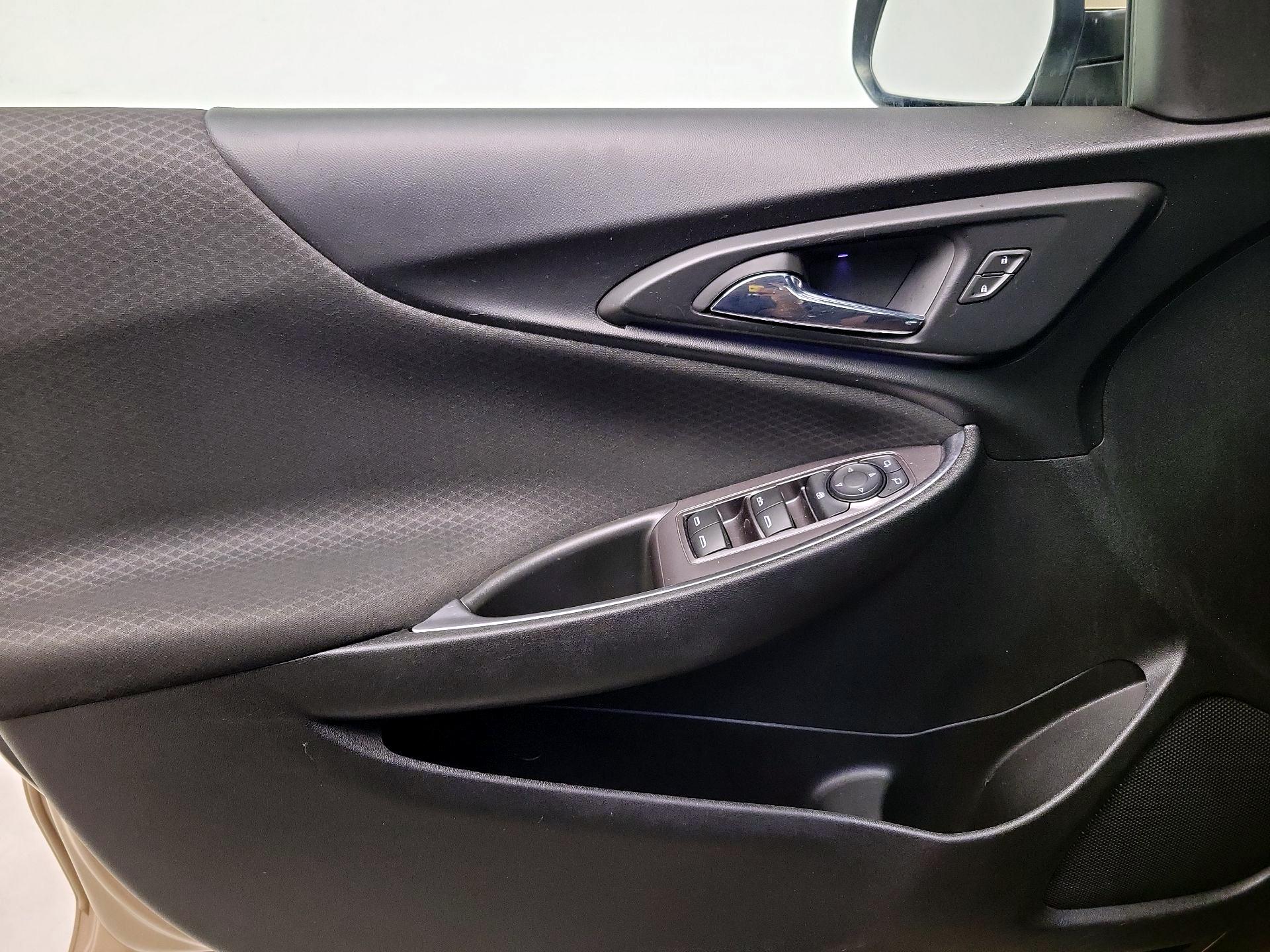Thumbnail: 2018 Chevrolet Malibu - 12