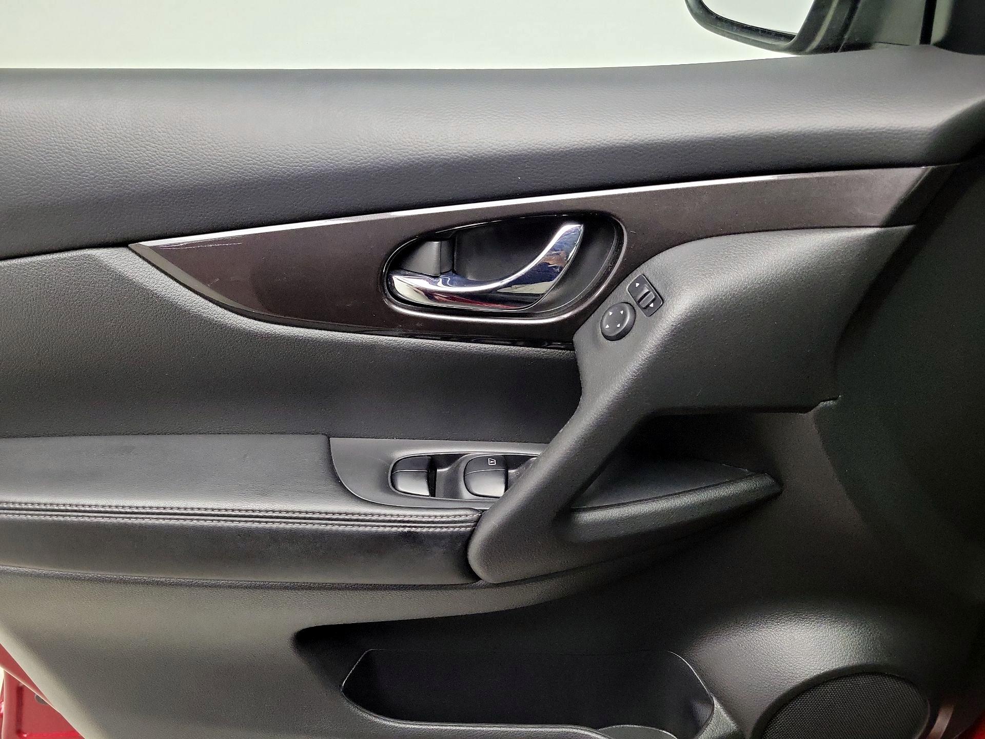 Thumbnail: 2019 Nissan Rogue - 12