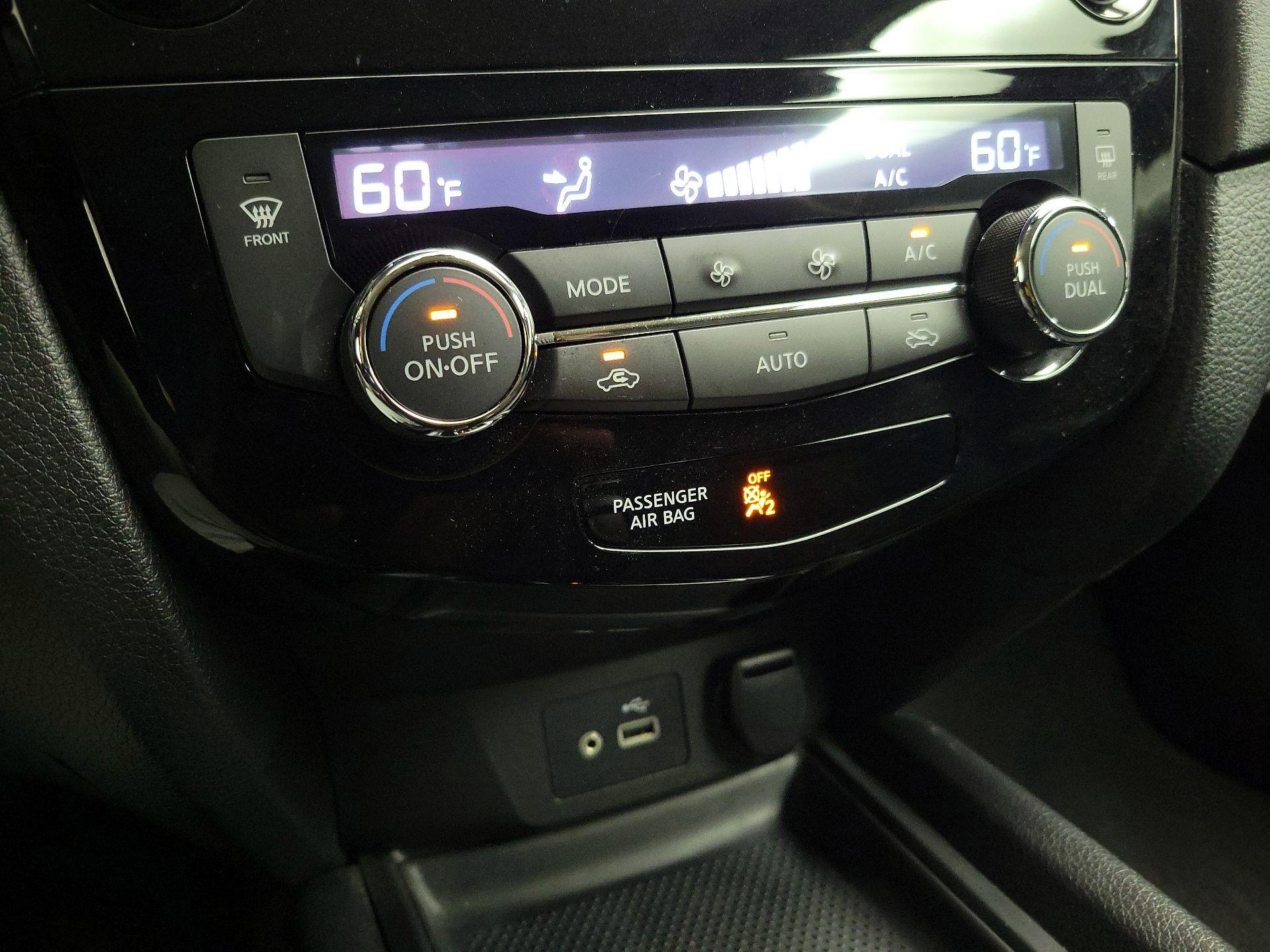 Thumbnail: 2019 Nissan Rogue - 16