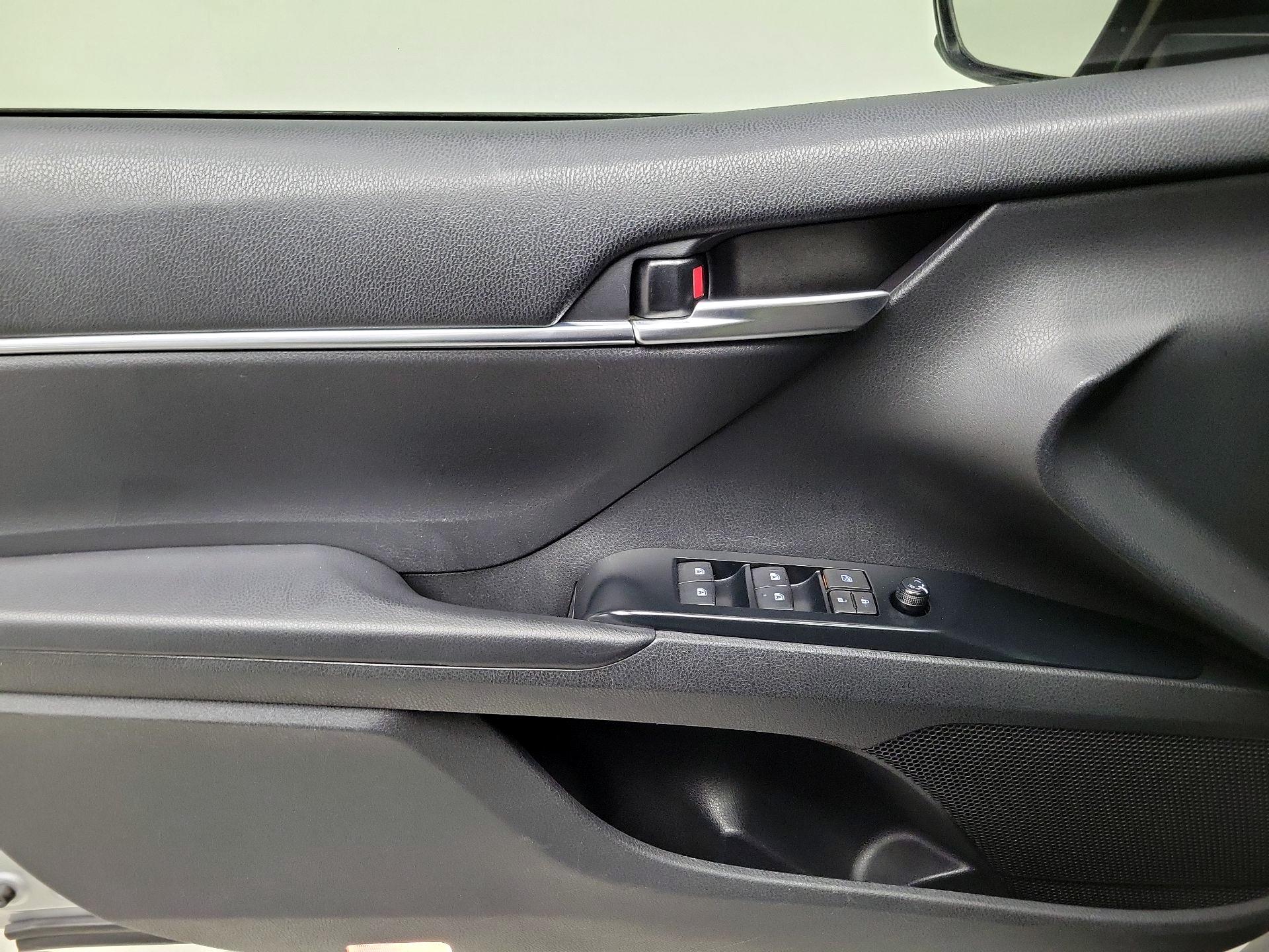 Thumbnail: 2019 Toyota Camry - 12