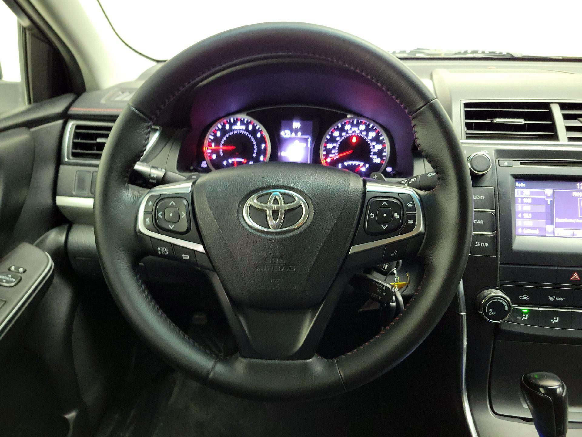 Thumbnail: 2016 Toyota Camry - 10