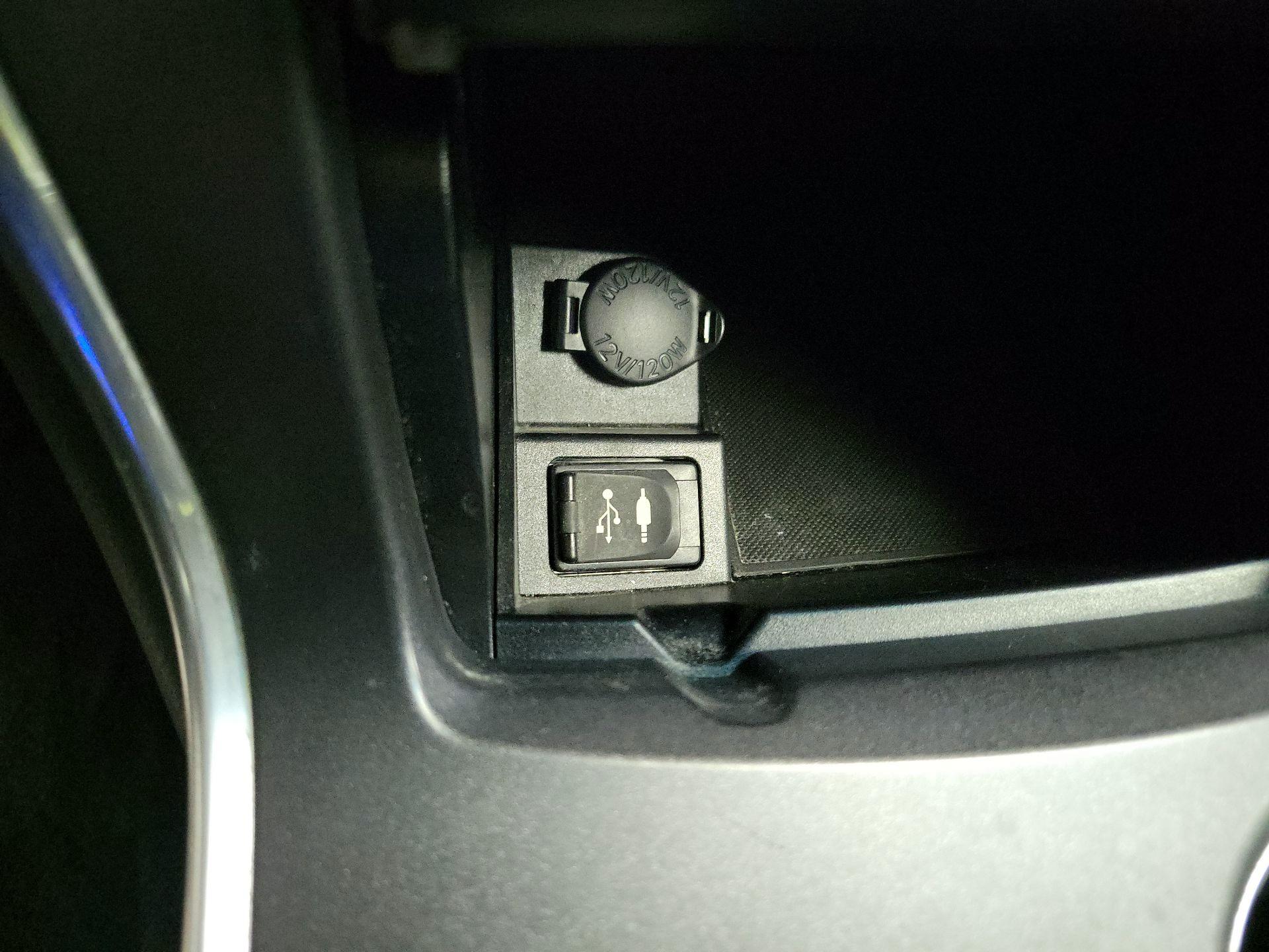 Thumbnail: 2016 Toyota Camry - 18