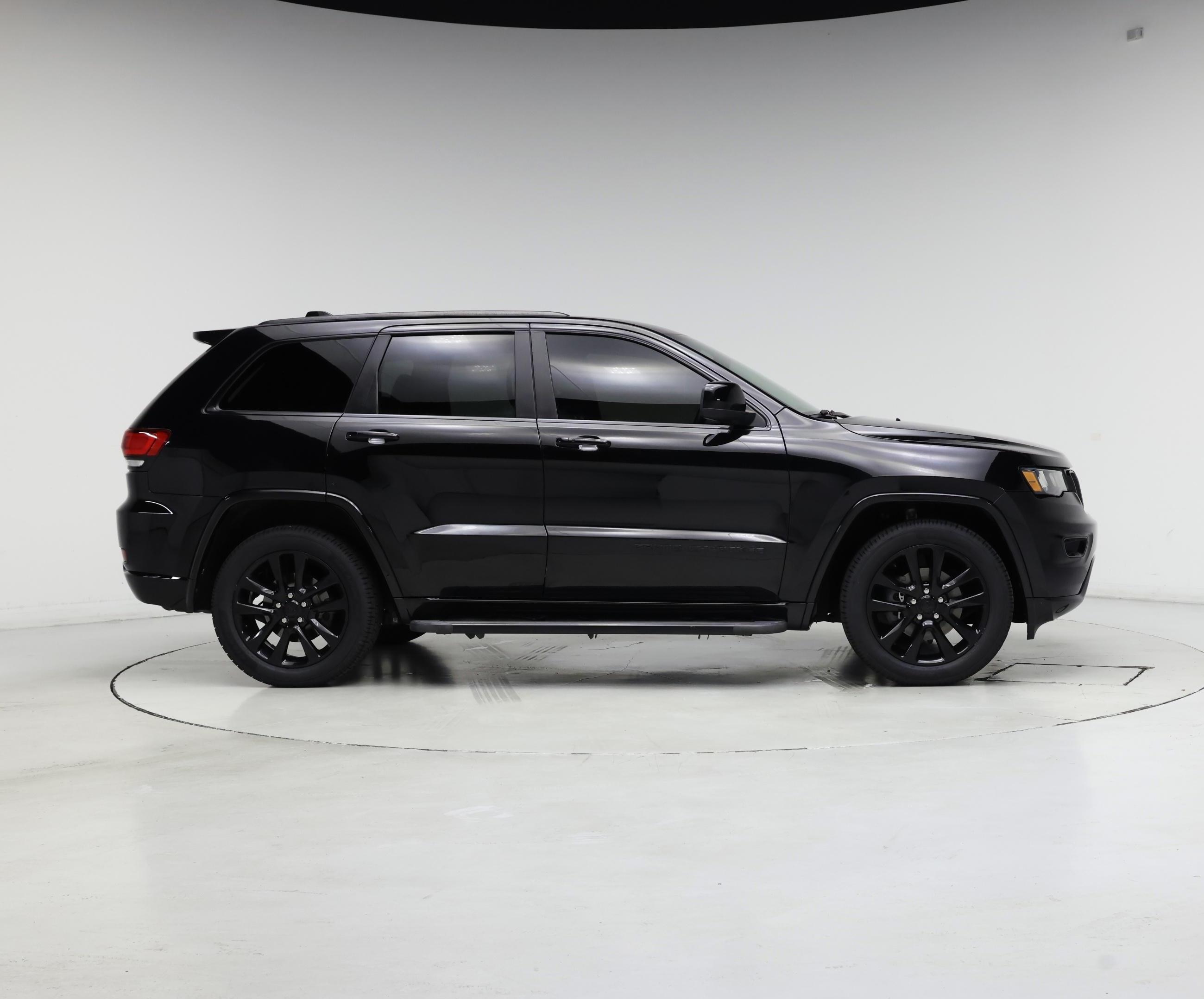 Thumbnail: 2018 Jeep Grand Cherokee - 7