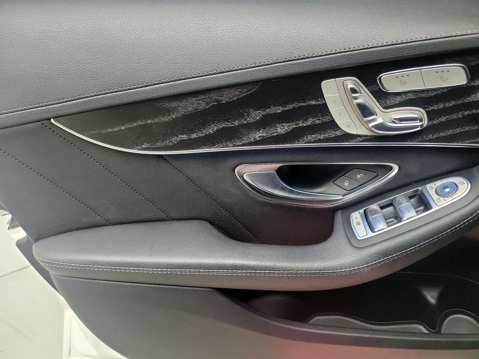 Thumbnail: 2015 Mercedes-Benz C-Class - 12