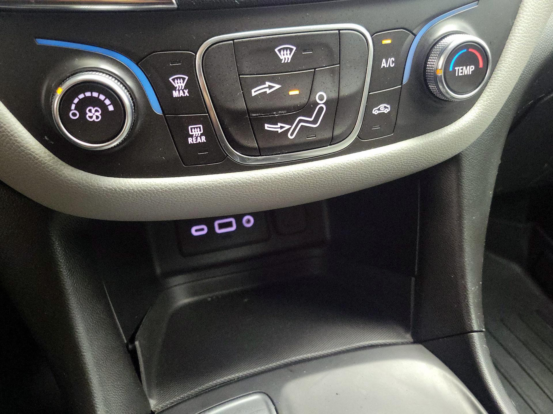 Thumbnail: 2019 Chevrolet Equinox - 16