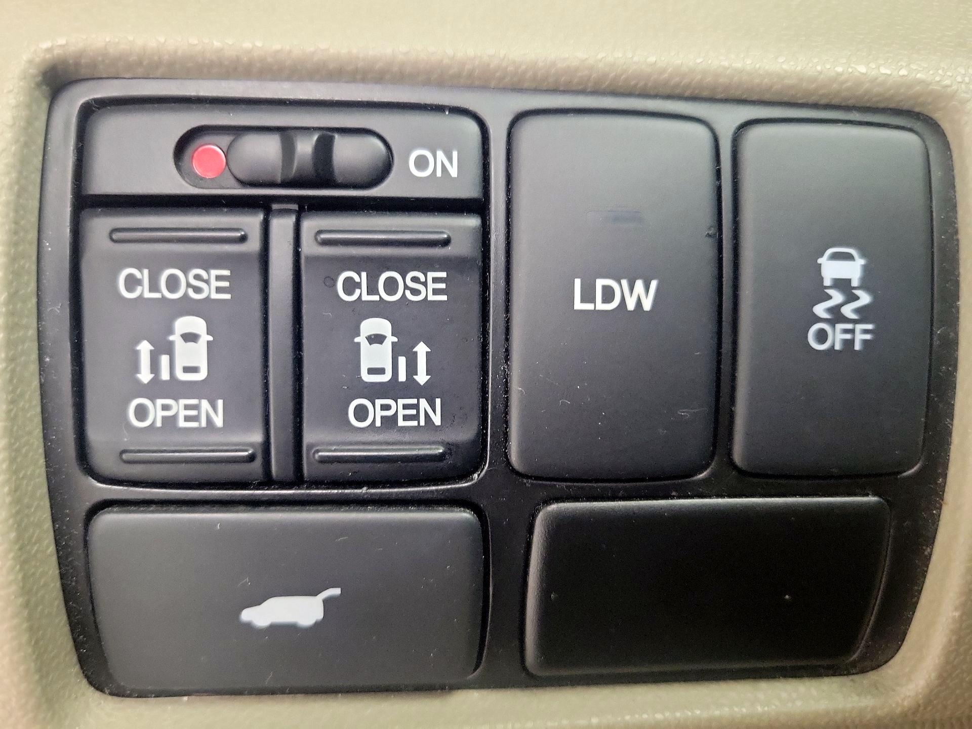 Thumbnail: 2015 Honda Odyssey - 13