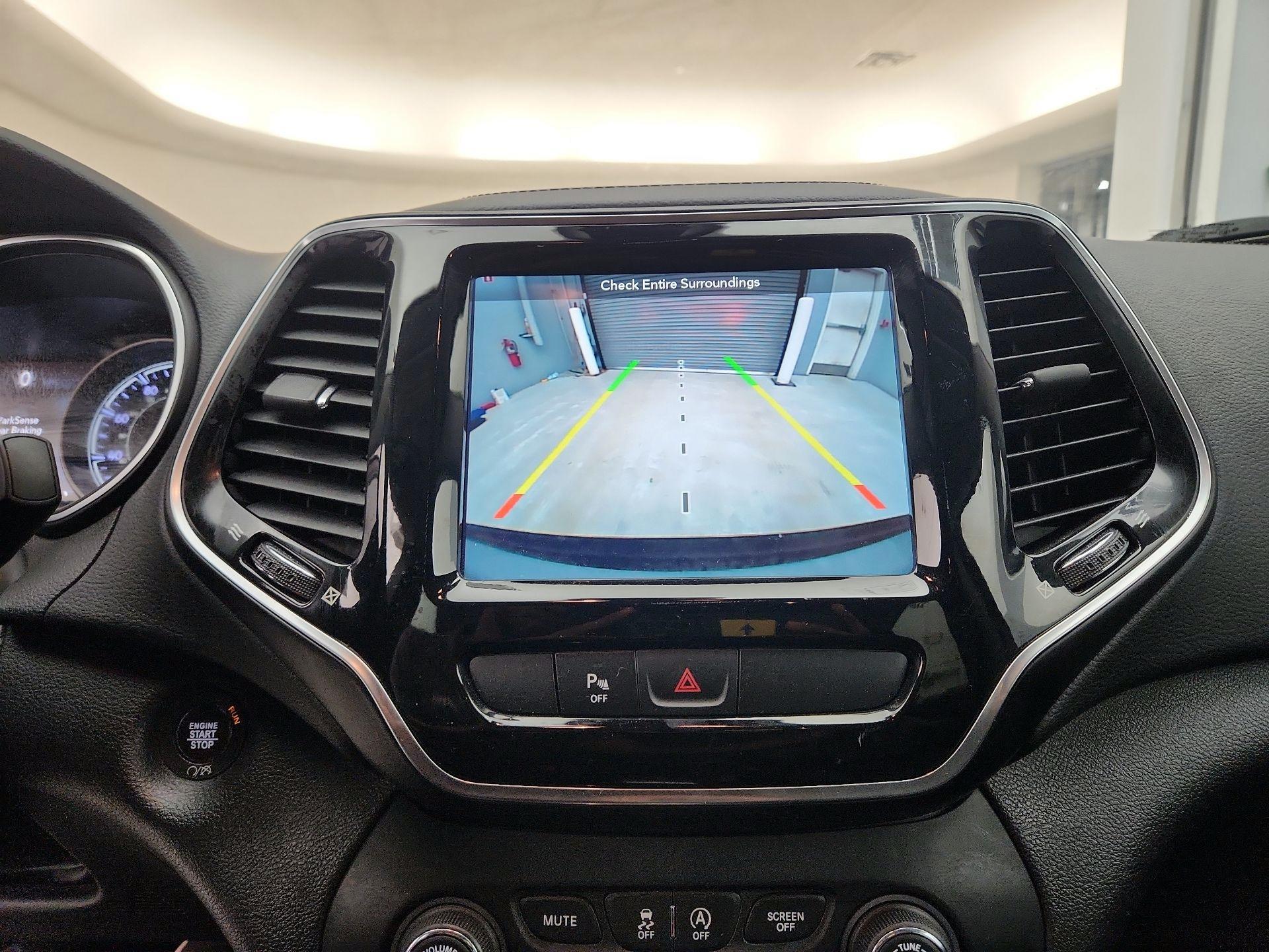 Thumbnail: 2019 Jeep Cherokee - 15
