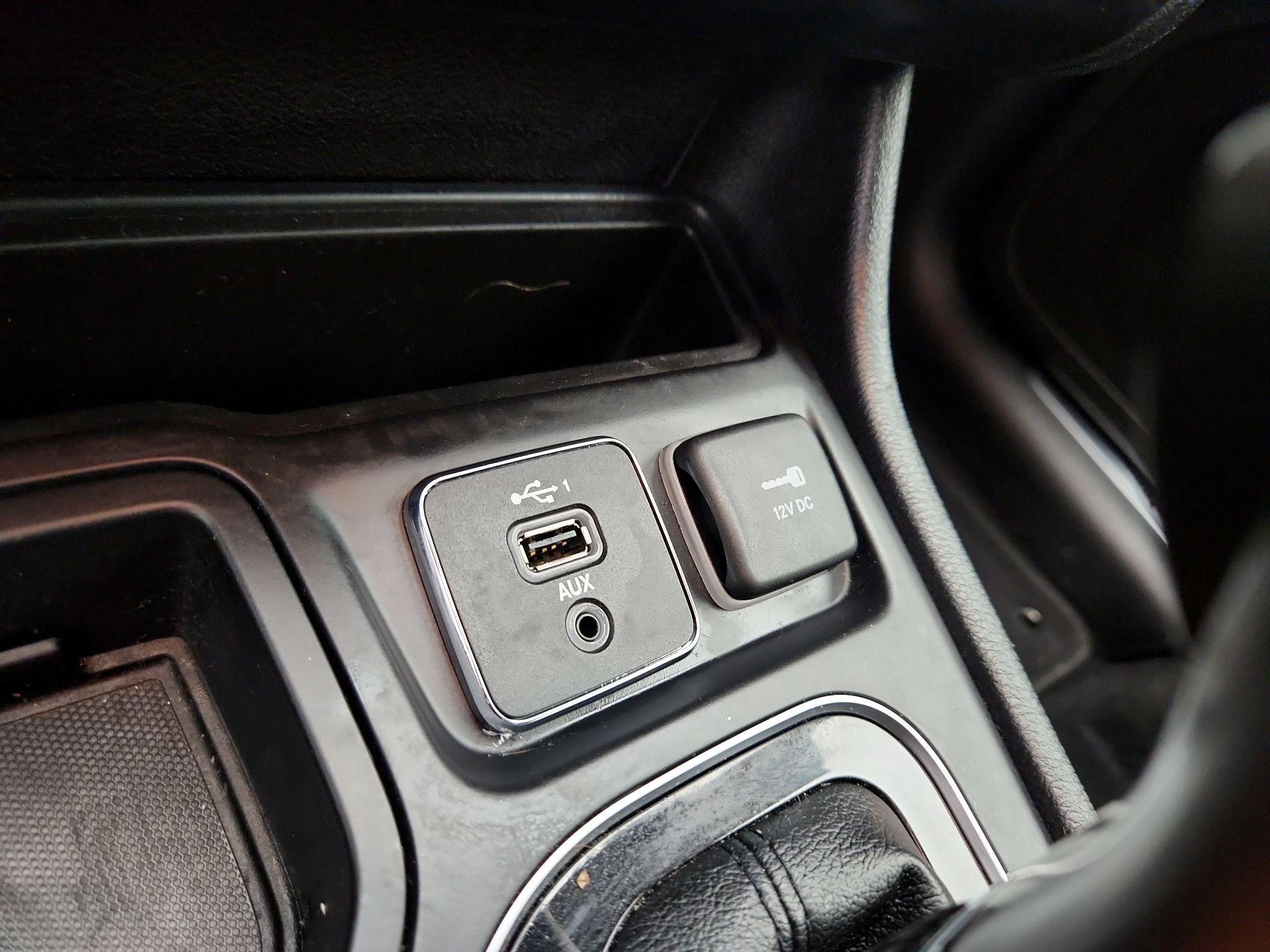 Thumbnail: 2019 Jeep Cherokee - 19