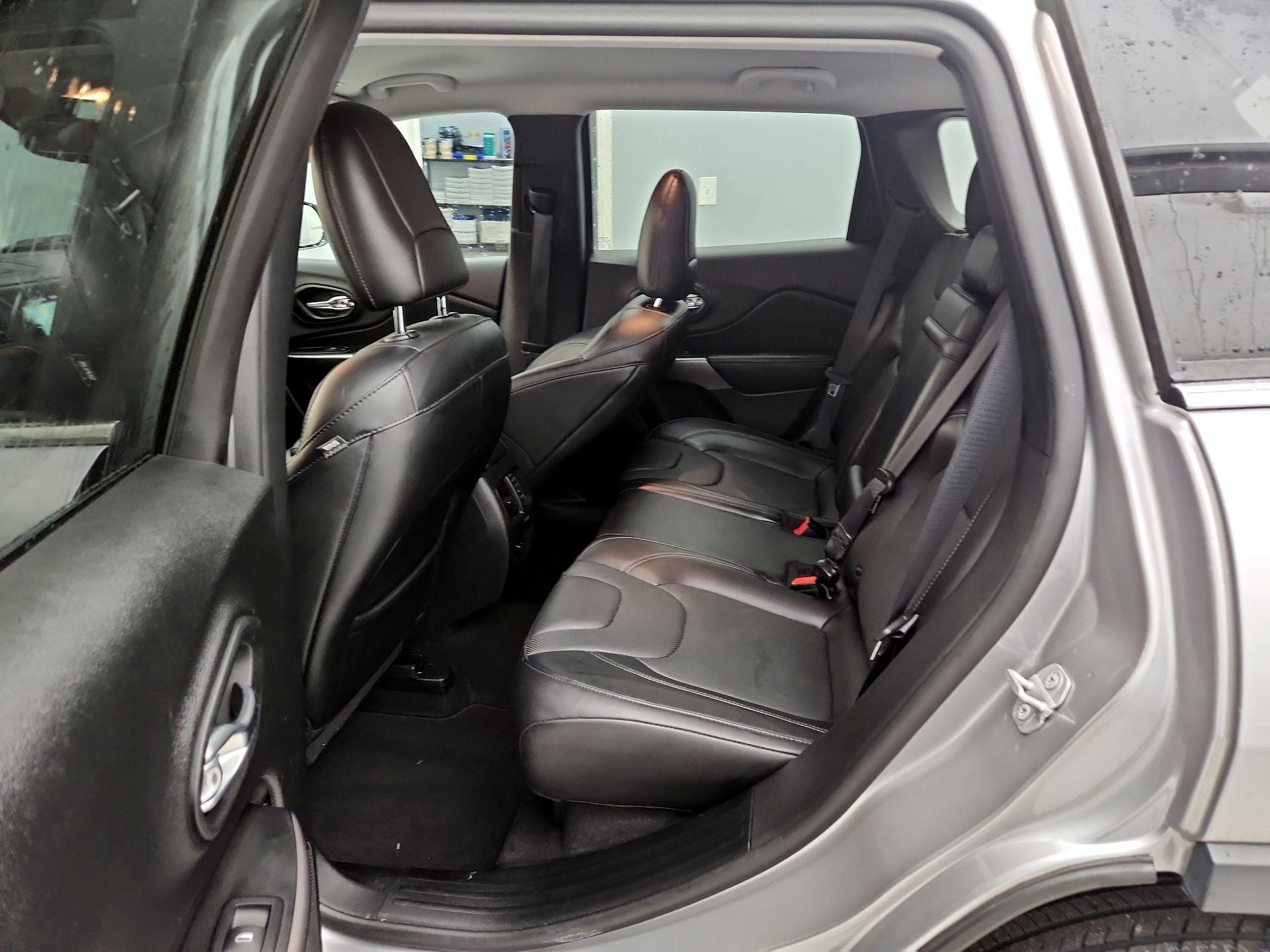 Thumbnail: 2019 Jeep Cherokee - 20
