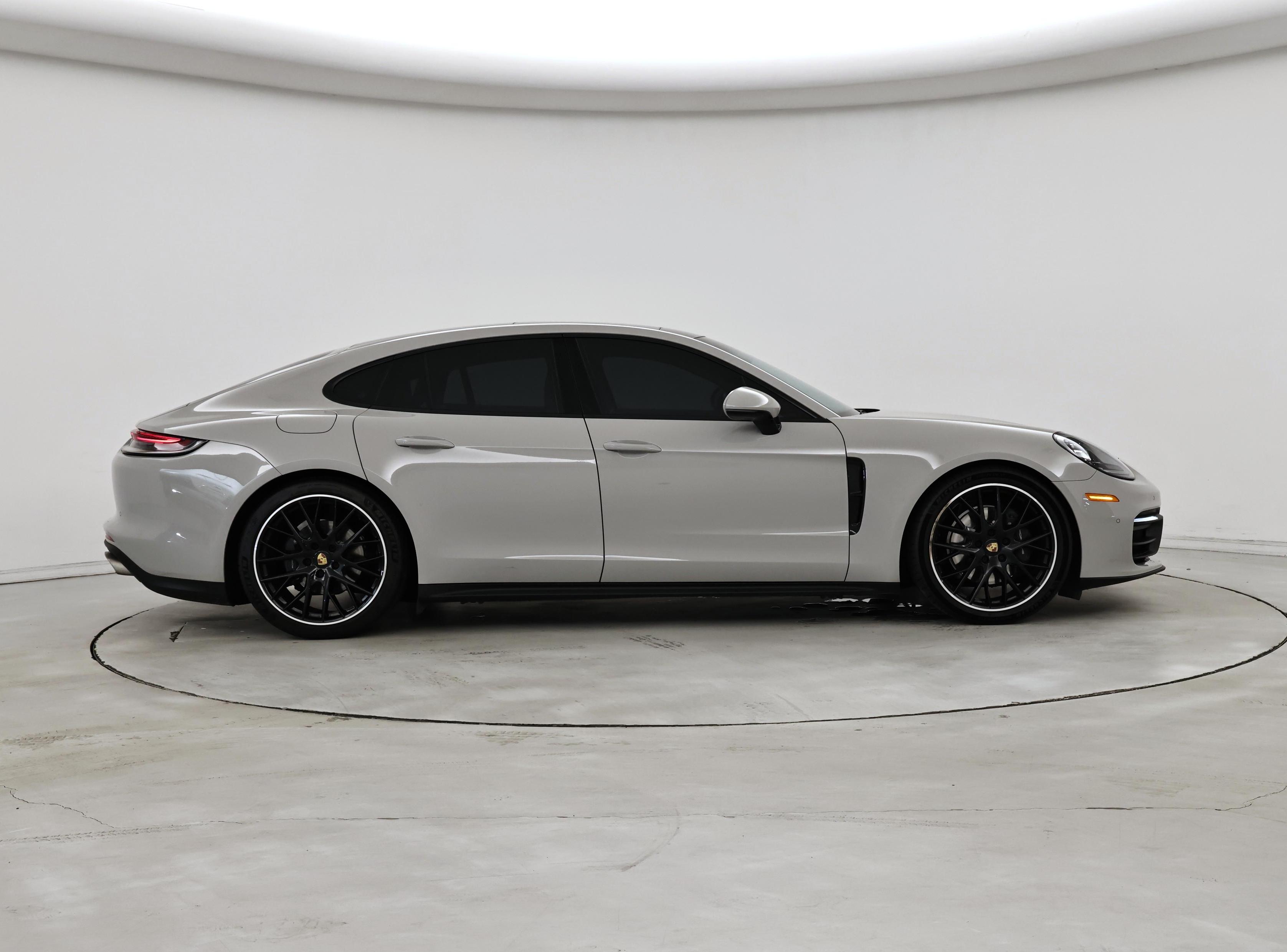 Thumbnail: 2022 Porsche Panamera - 7