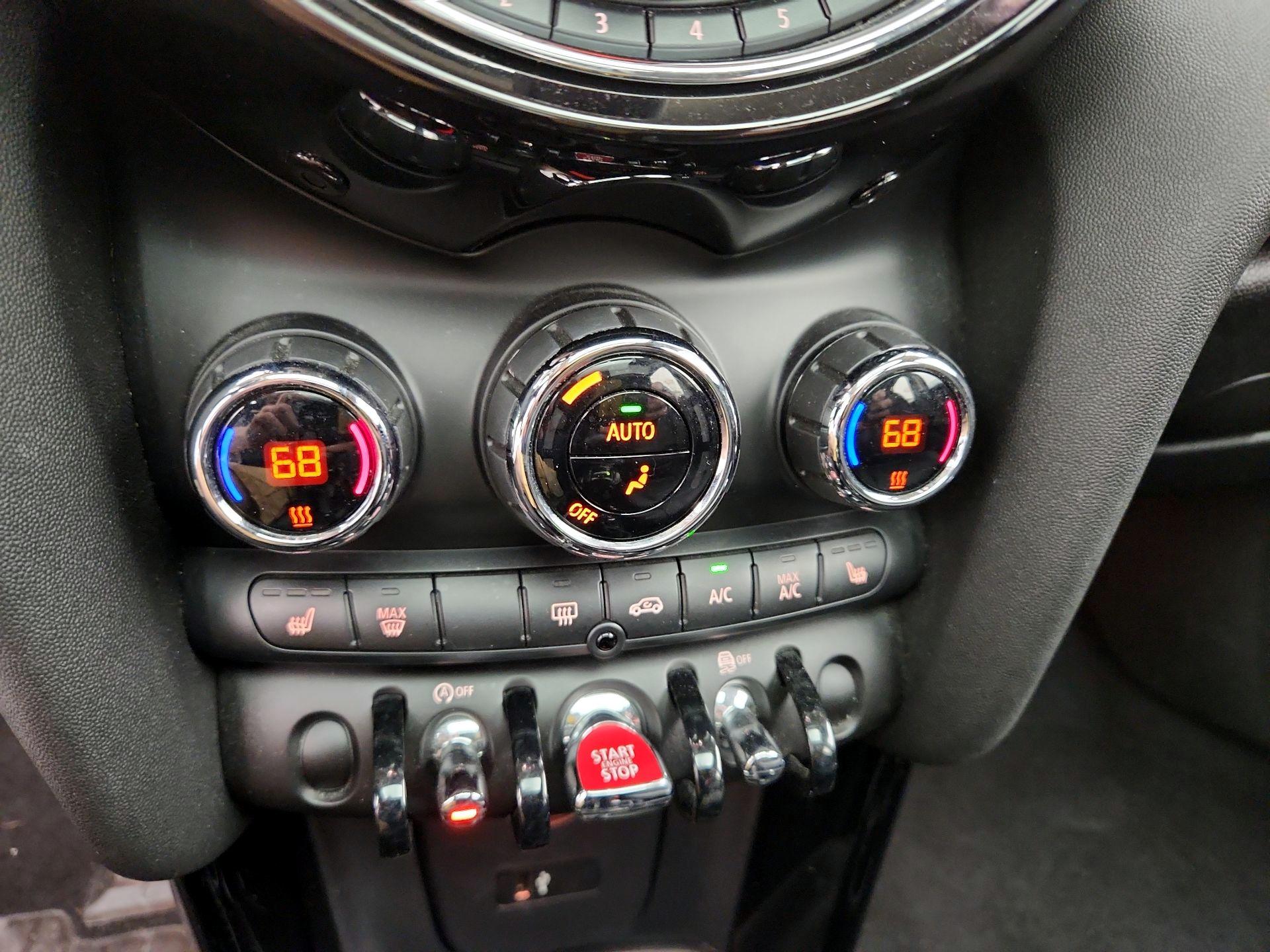 Thumbnail: 2019 MINI Cooper Hardtop - 16