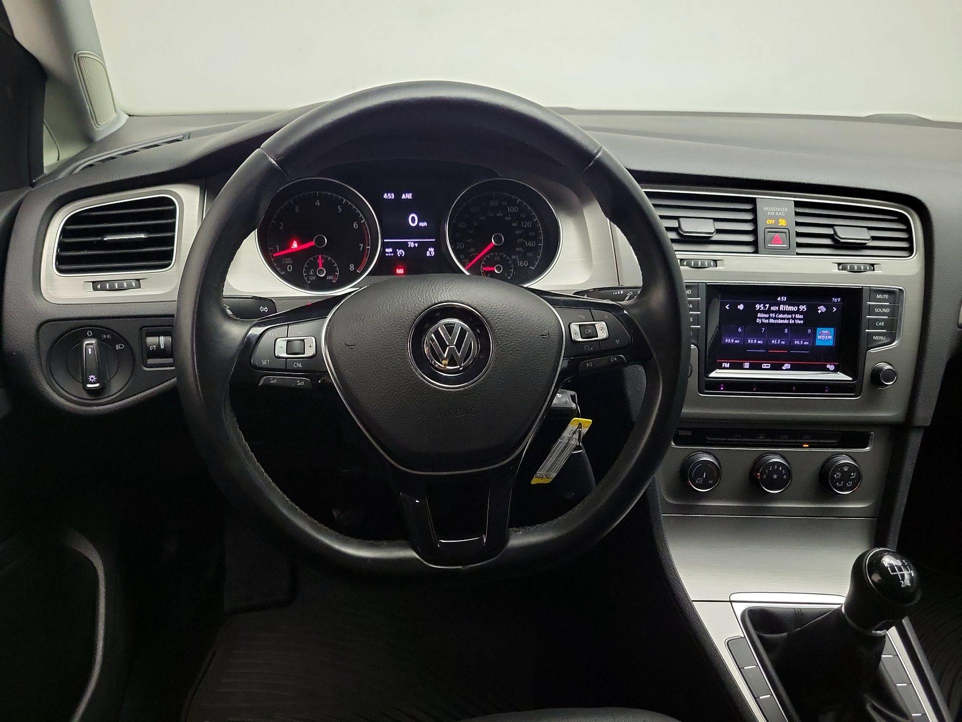 Thumbnail: 2015 Volkswagen Golf - 10