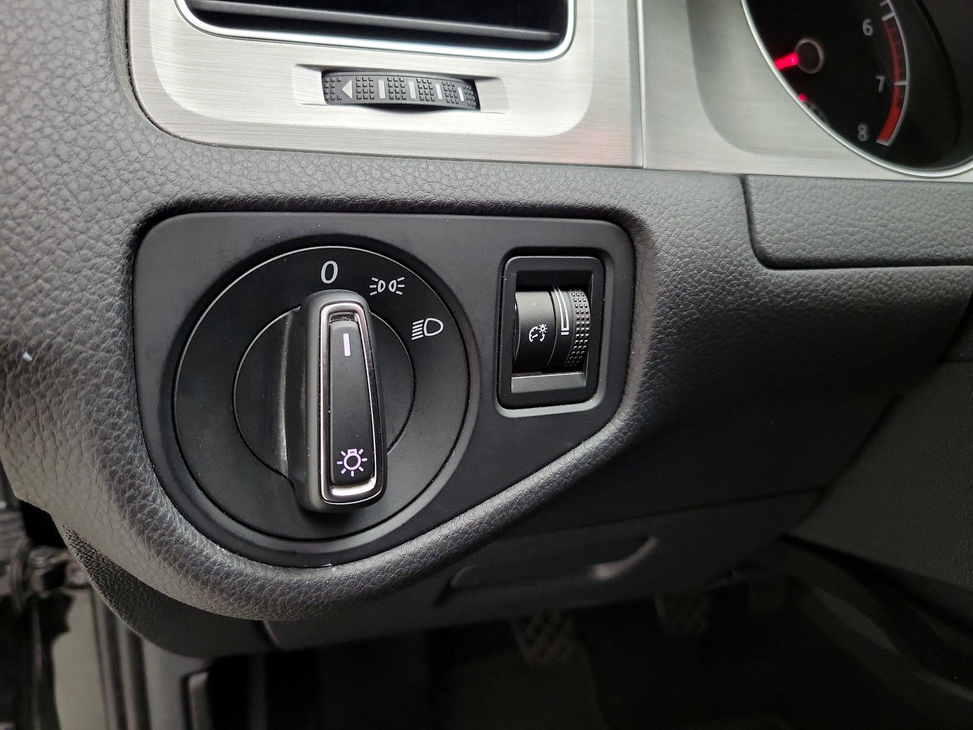 Thumbnail: 2015 Volkswagen Golf - 13