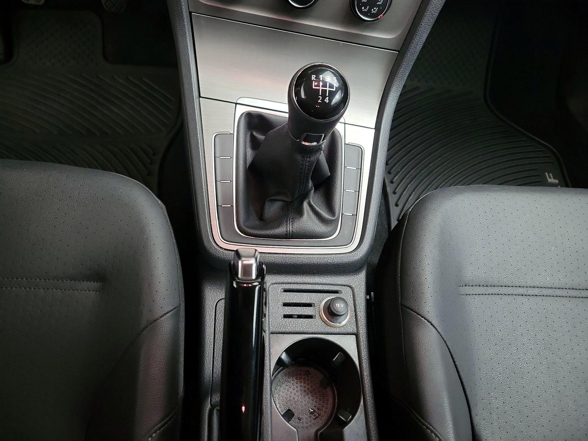 Thumbnail: 2015 Volkswagen Golf - 16