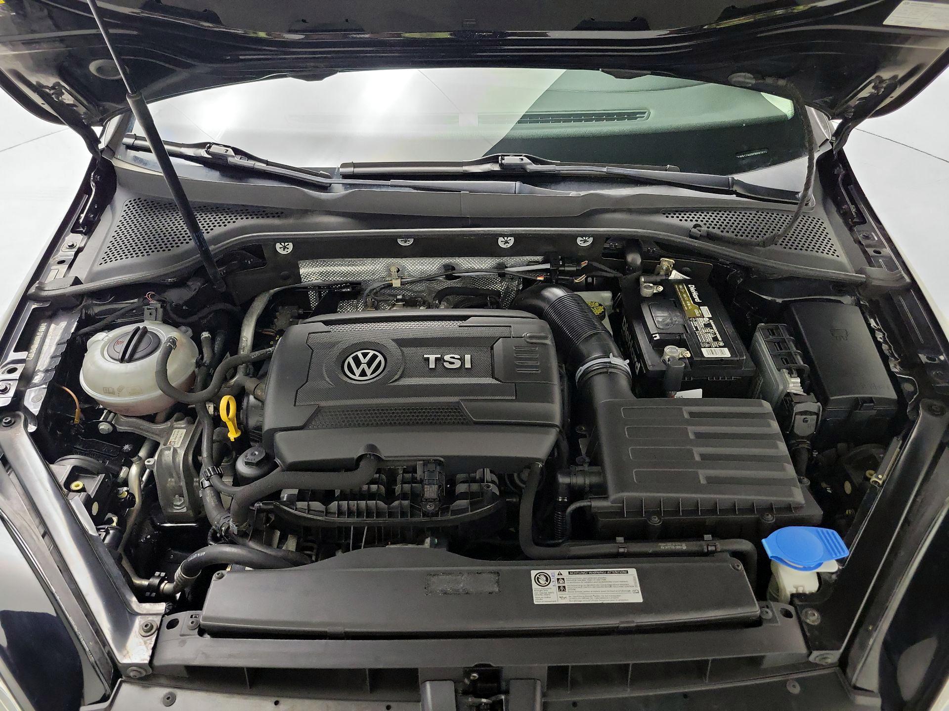 Thumbnail: 2015 Volkswagen Golf - 20