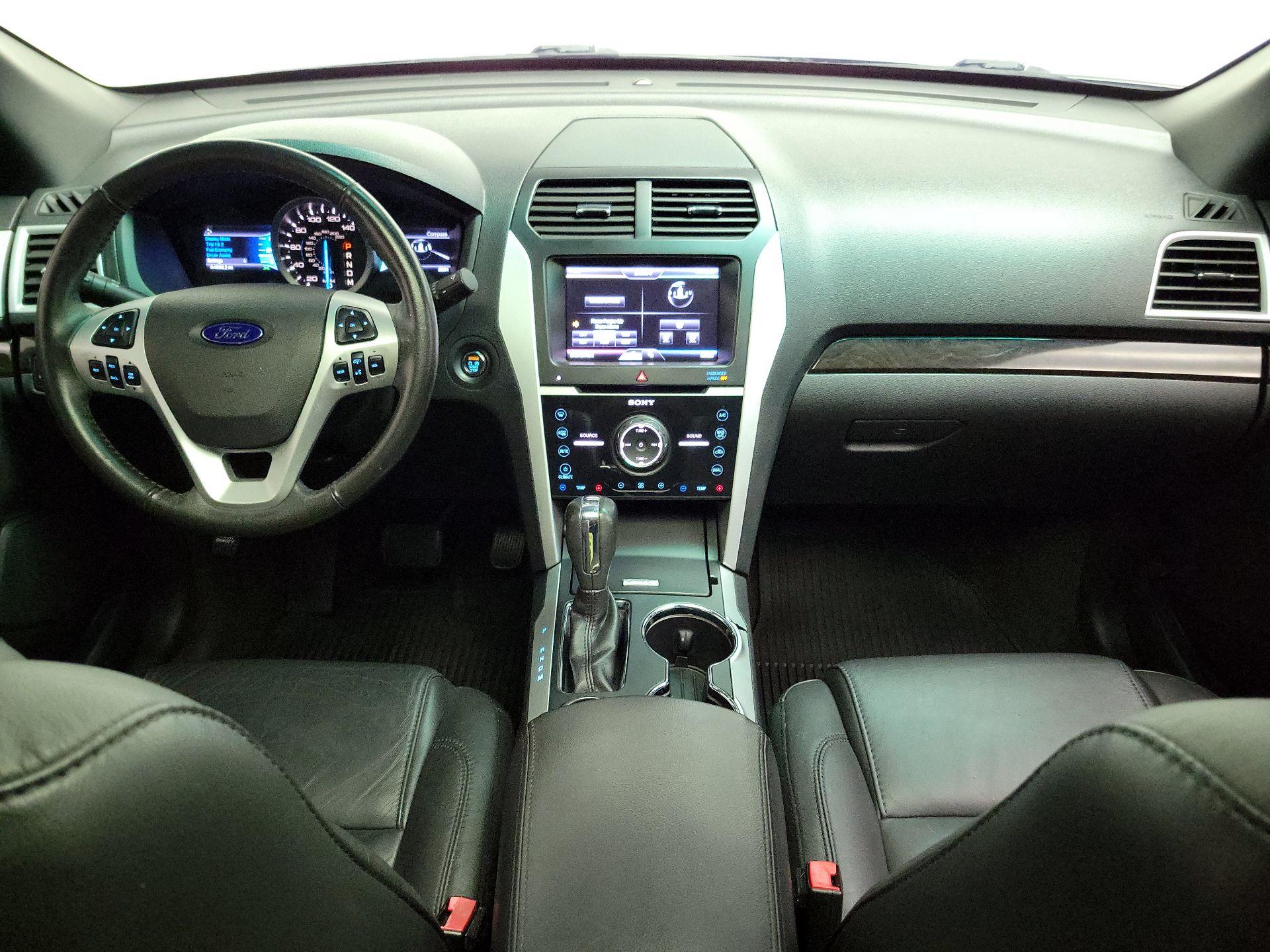 Thumbnail: 2015 Ford Explorer - 9