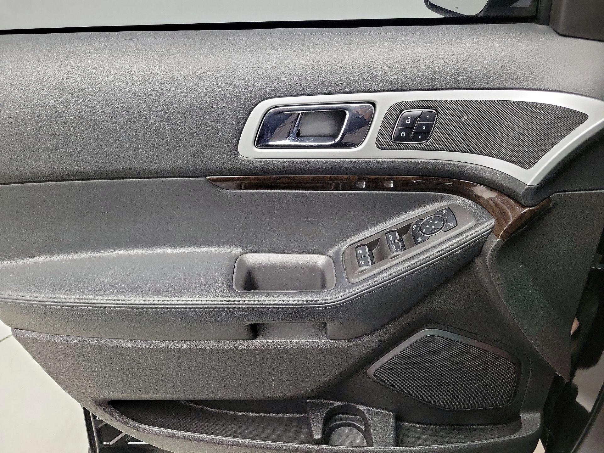 Thumbnail: 2015 Ford Explorer - 12