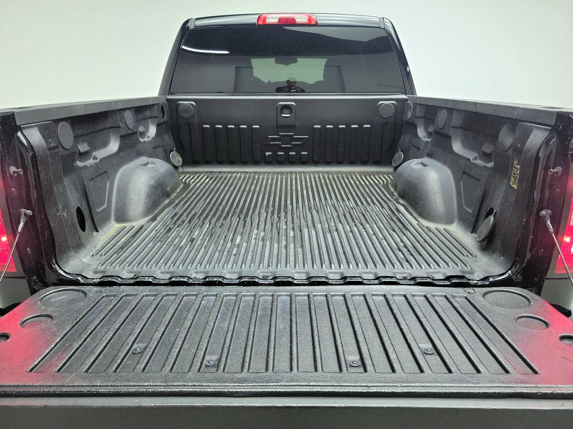 Thumbnail: 2018 Chevrolet Silverado 1500 - 19