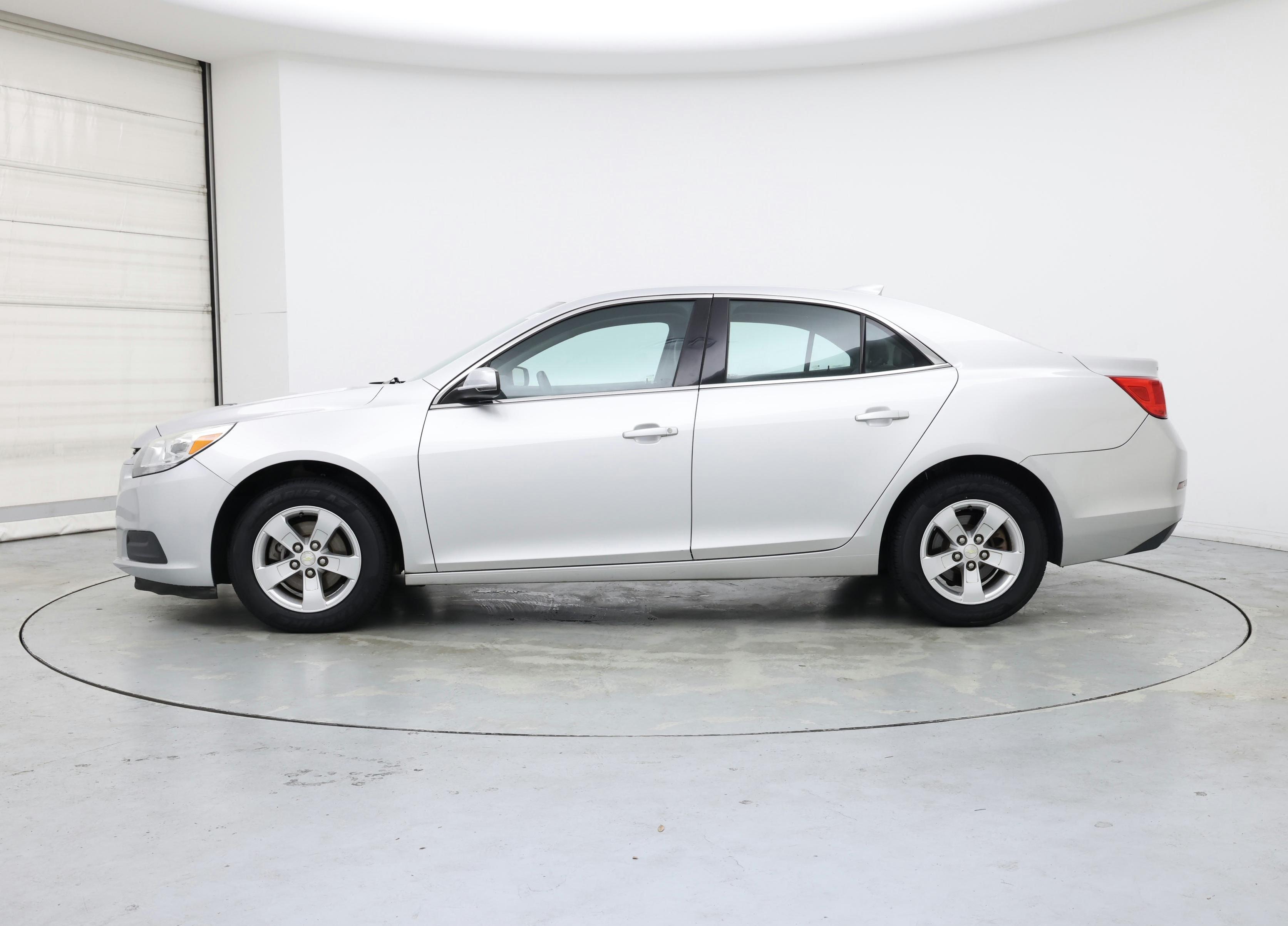 Thumbnail: 2016 Chevrolet Malibu - 3