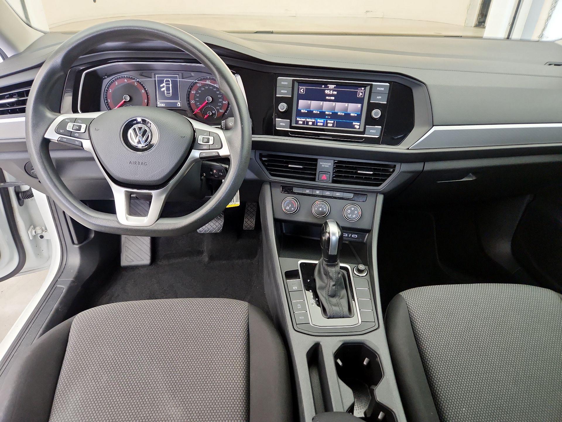 Thumbnail: 2020 Volkswagen Jetta - 9