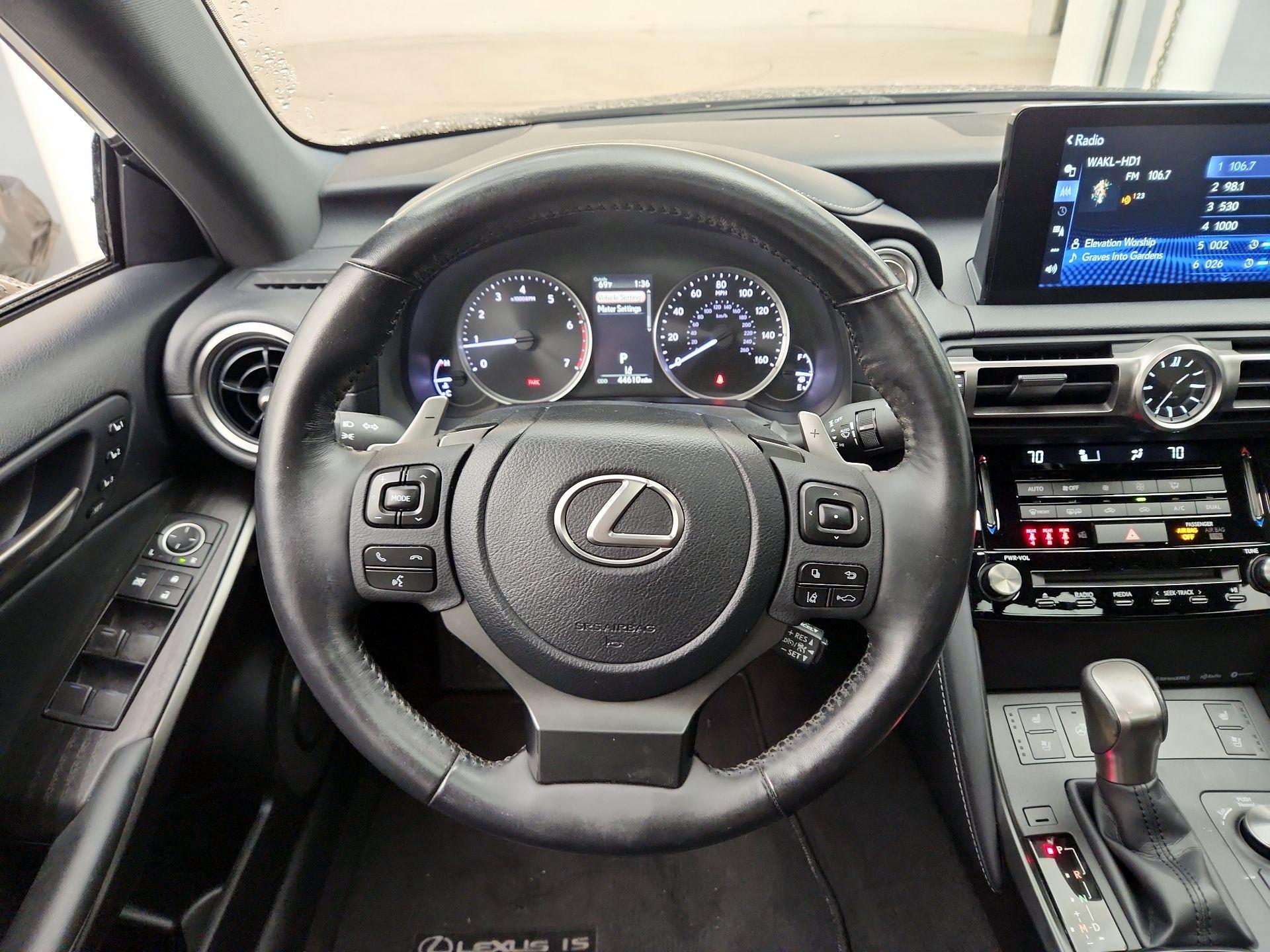 Thumbnail: 2022 Lexus IS - 10