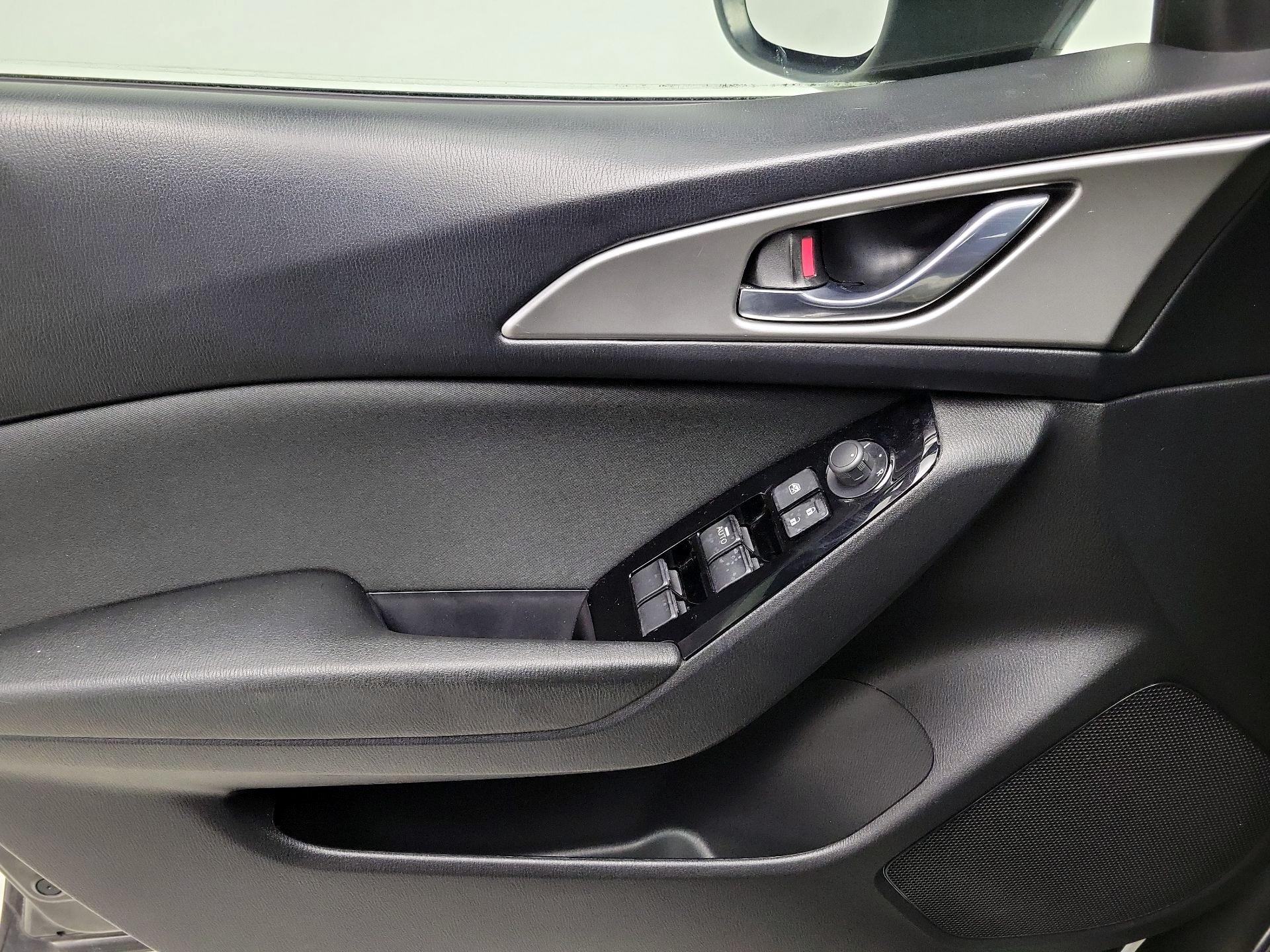 Thumbnail: 2018 Mazda Mazda3 - 12