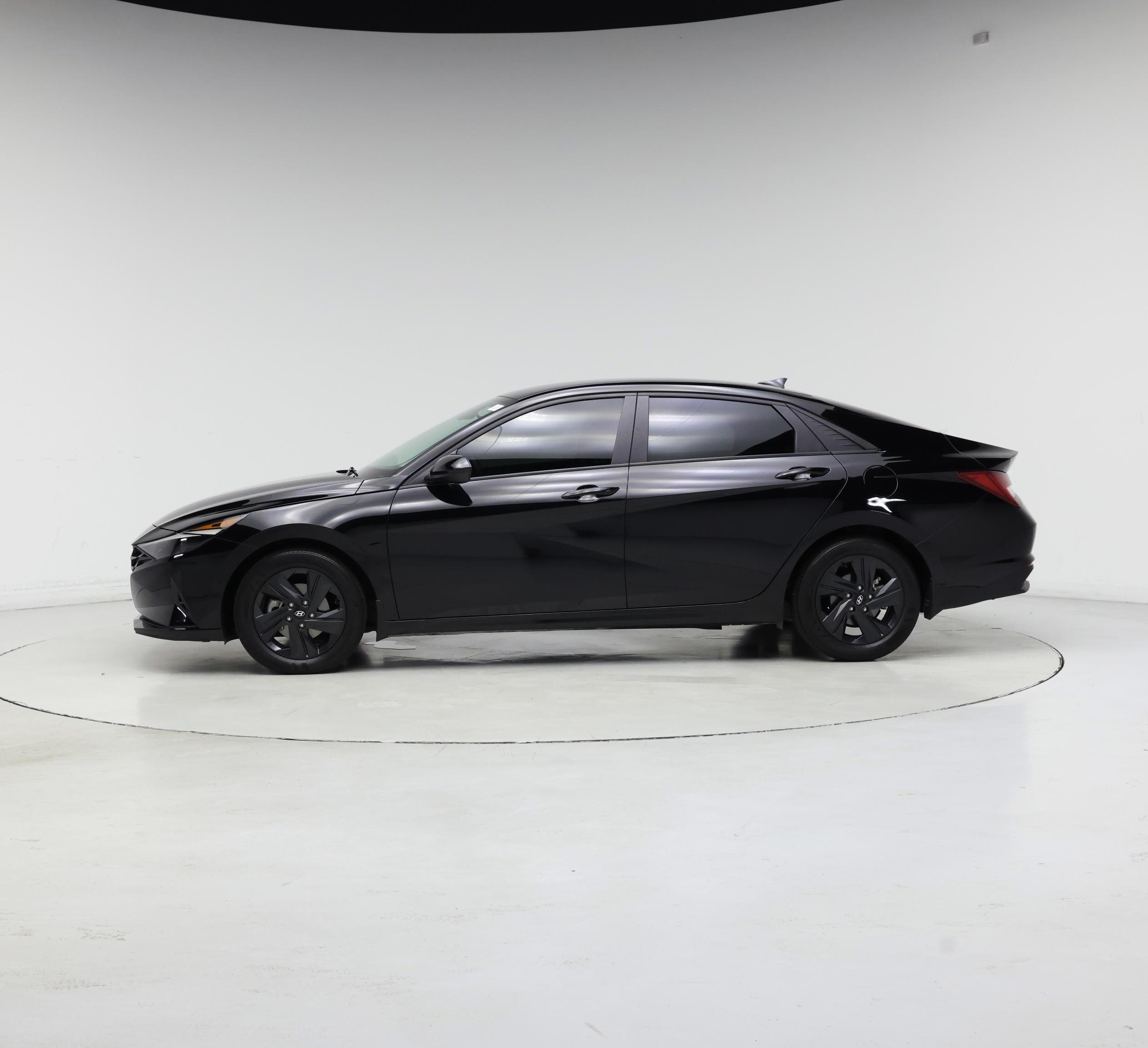 Thumbnail: 2022 Hyundai Elantra - 3