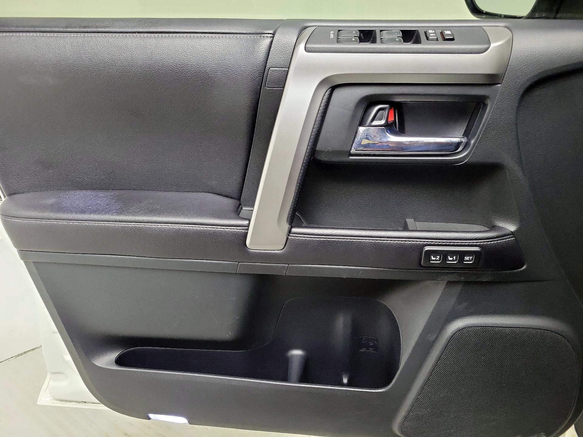 Thumbnail: 2016 Toyota 4Runner - 12