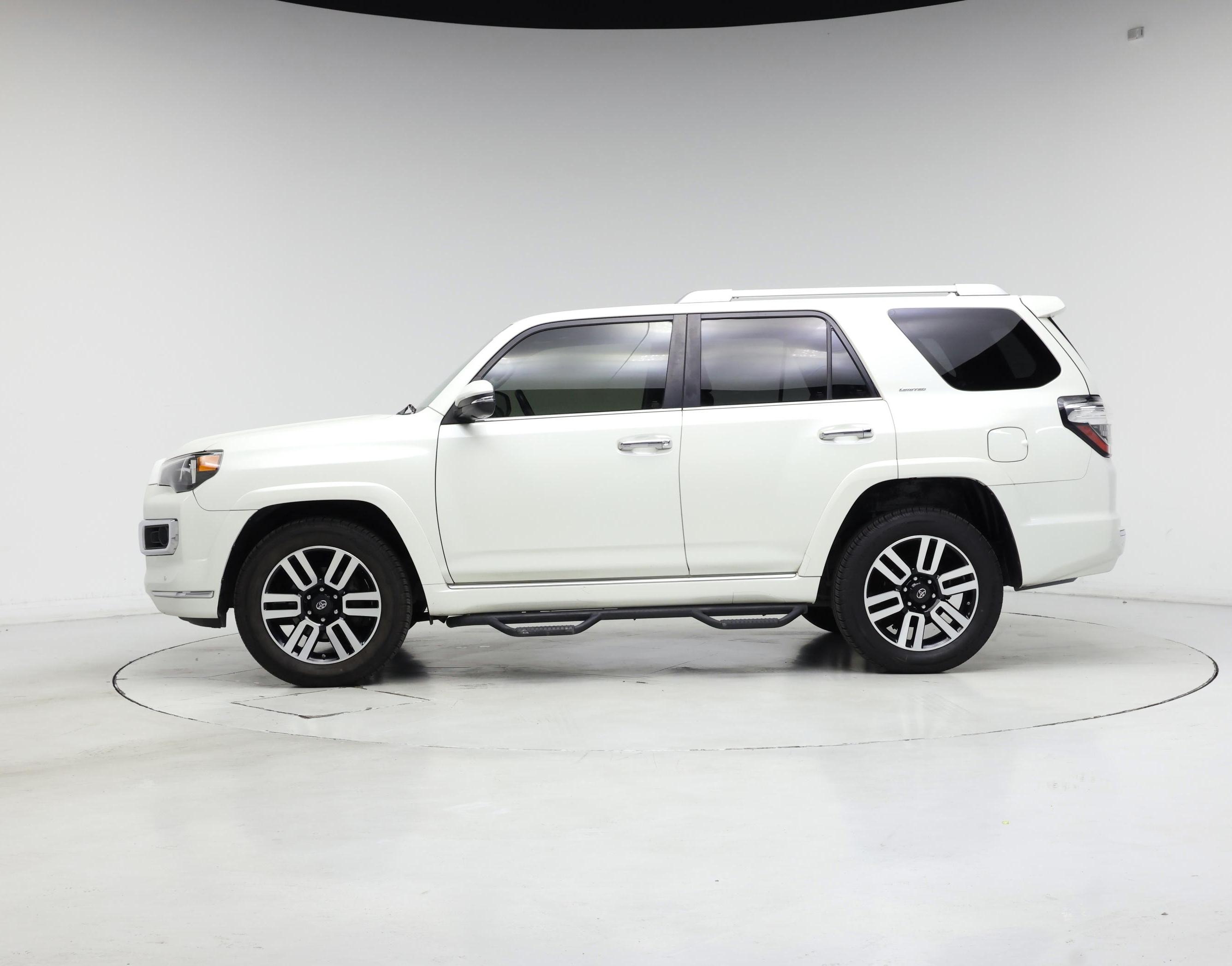 Thumbnail: 2016 Toyota 4Runner - 3