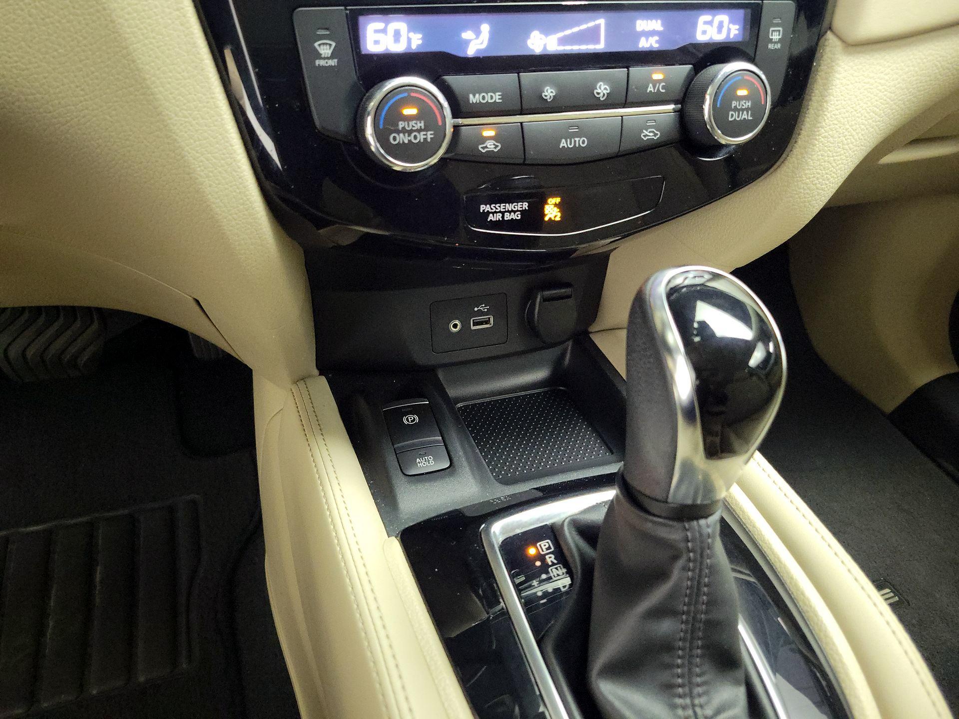 Thumbnail: 2019 Nissan Rogue - 16