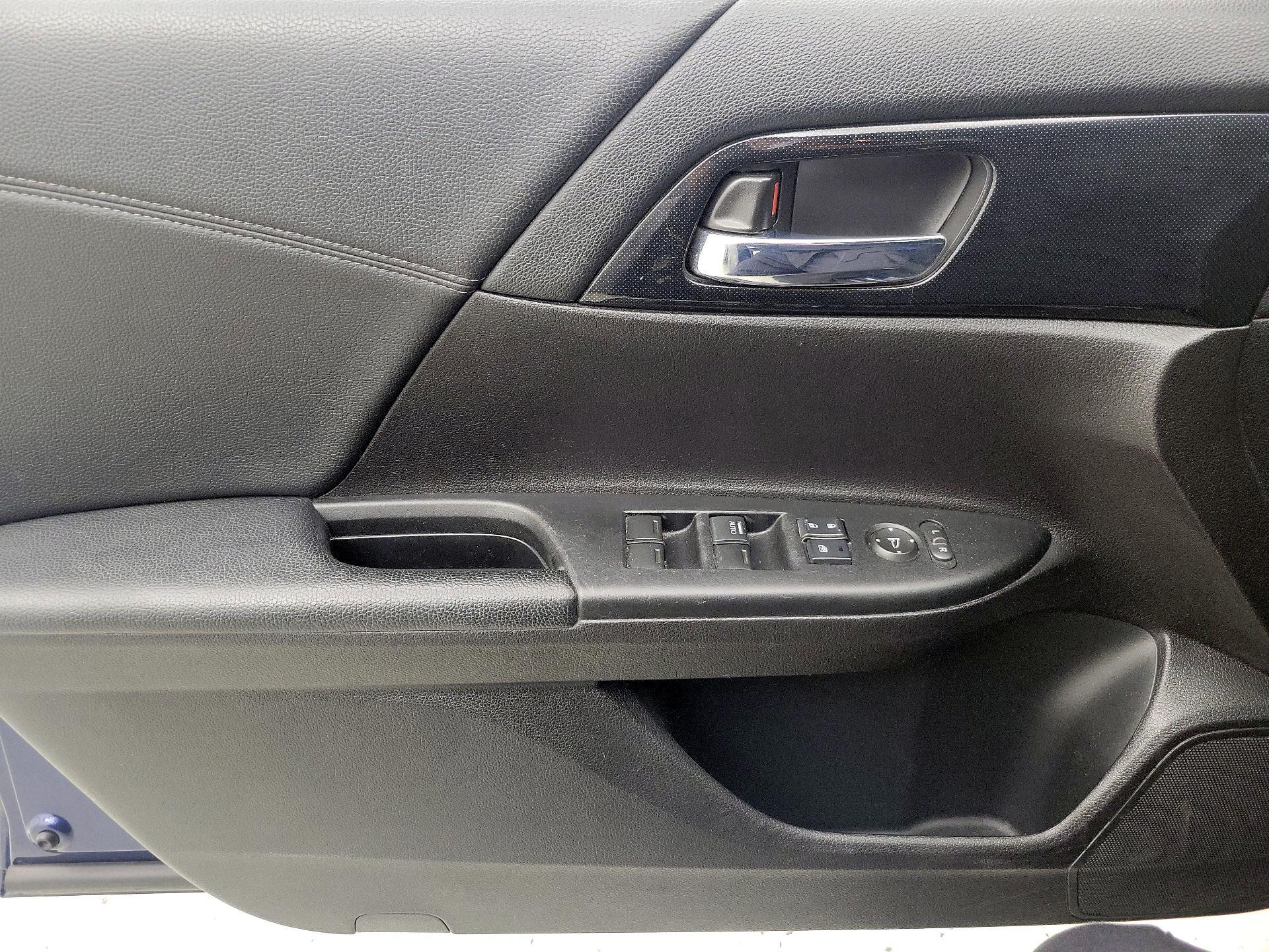Thumbnail: 2015 Honda Accord - 12